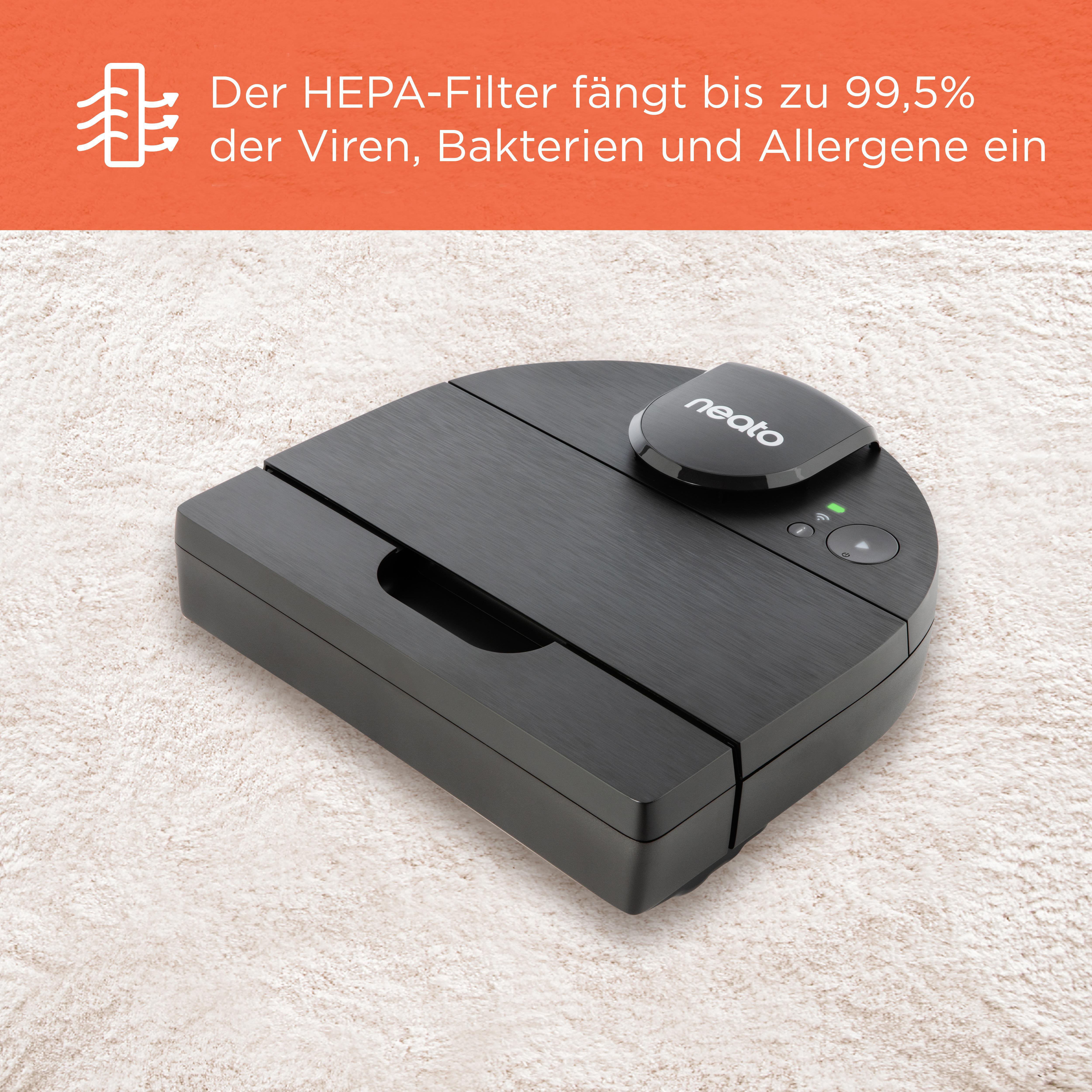 Schwarzer Roboter-Staubsauger auf hellem Teppich. Text-Overlay zeigt HEPA-Filter an.