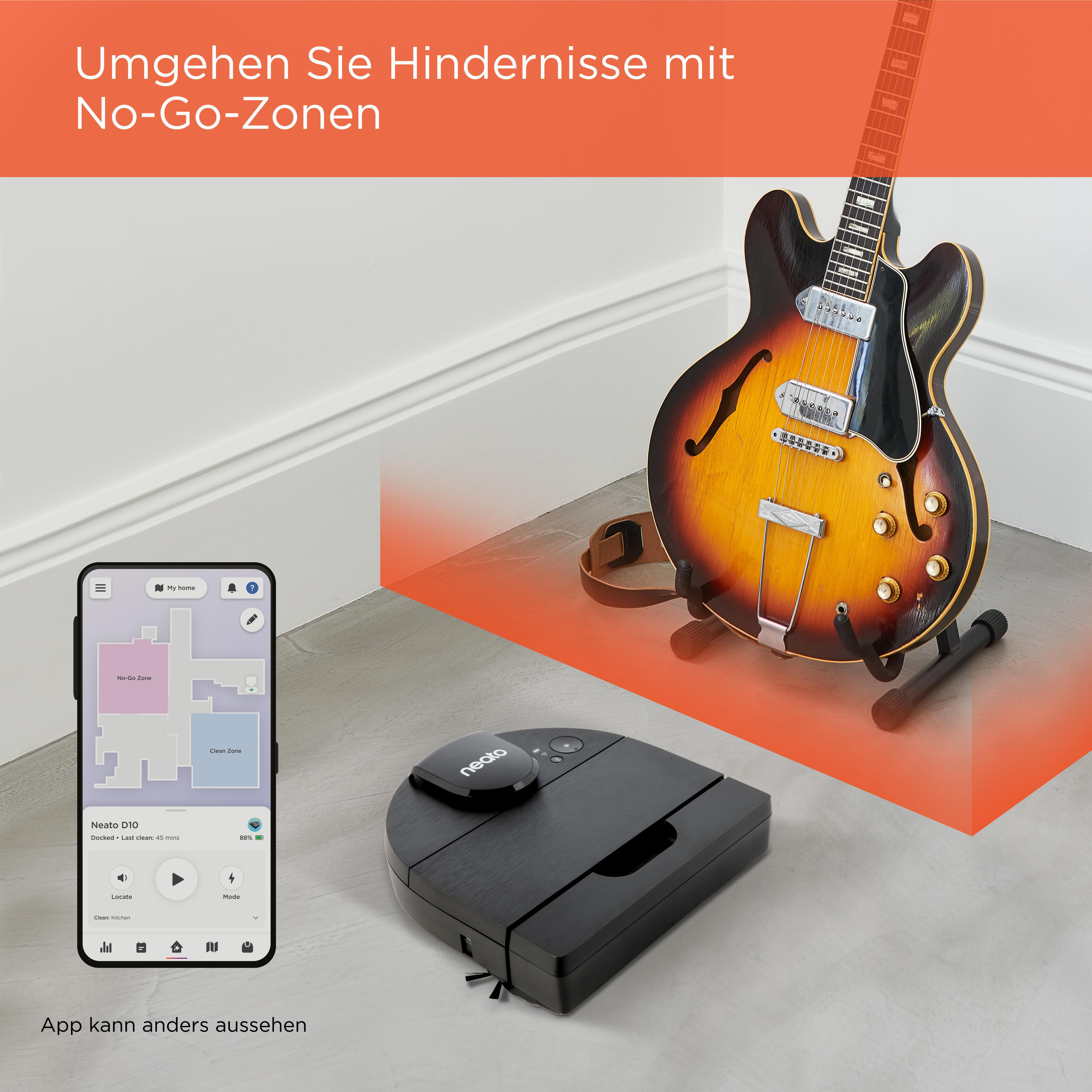 Schwarzer Roboter-Staubsauger mit App-Karte und Gitarre in der Nähe.