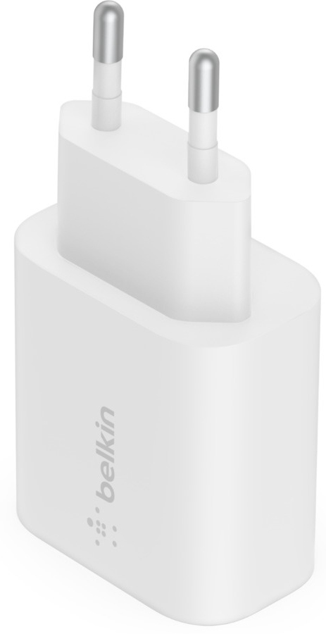 Chargeur Belkin blanc avec deux broches argentées.