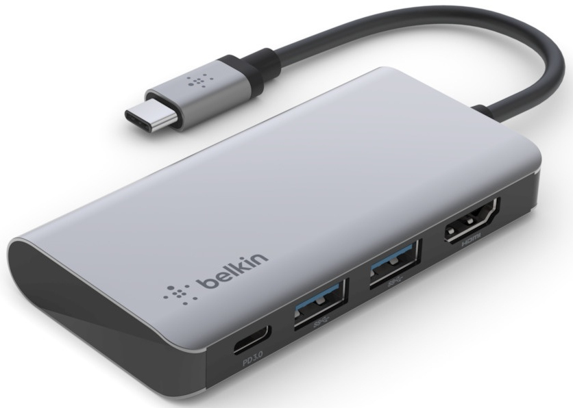 Un hub USB-C Belkin argenté, avec plusieurs ports et un câble noir connecté.