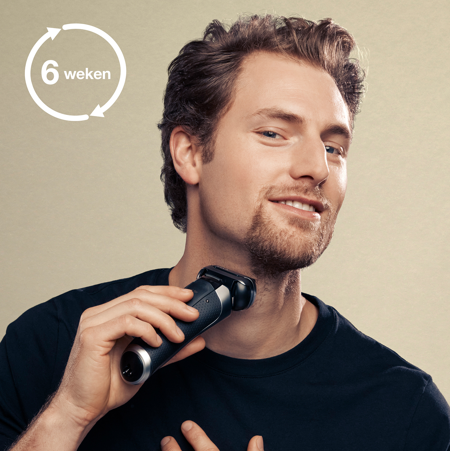 A man shaving his neck with an electric shaver, with '6 weken' text.