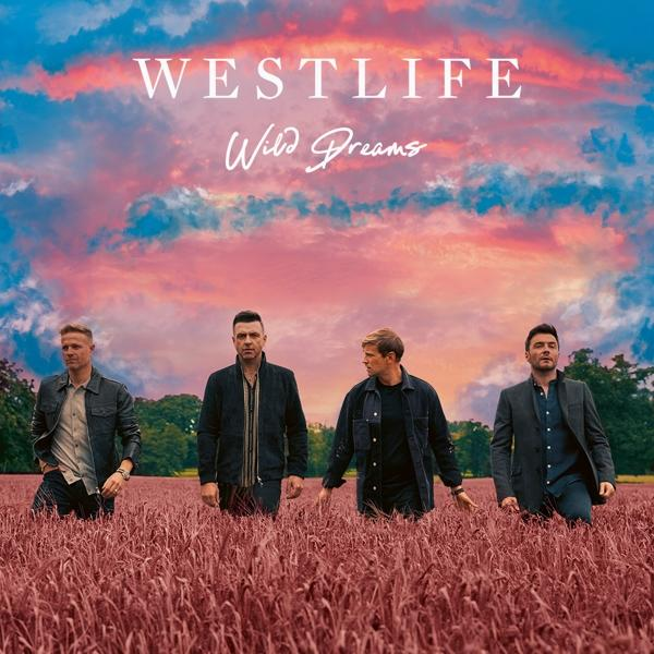 Pochette de l'album Westlife, quatre hommes dans un champ de plantes rouges, coucher de soleil.