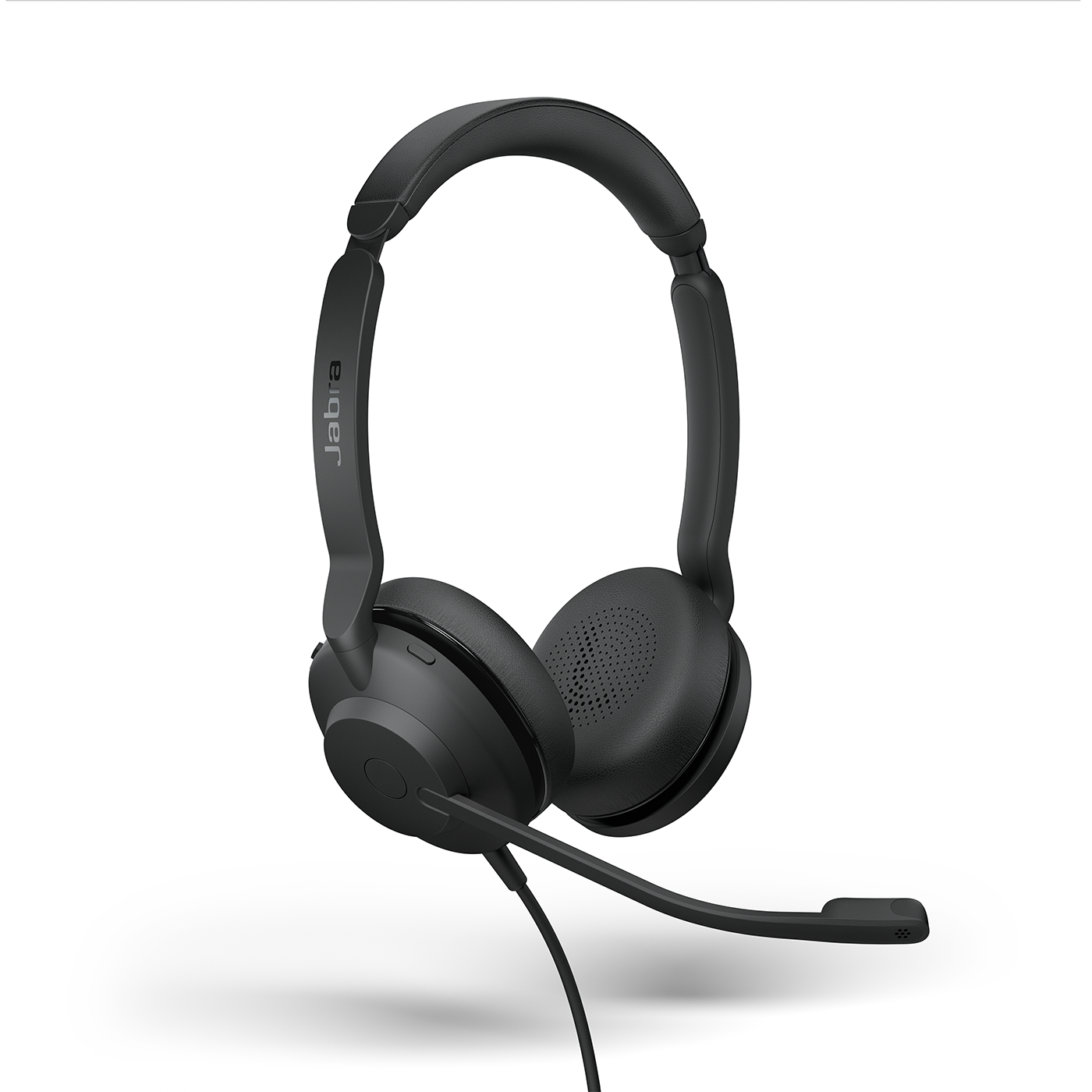 Schwarzes Jabra-Headset mit Mikrofon, vor weißem Hintergrund. Das Logo "Jabra" befindet sich links.