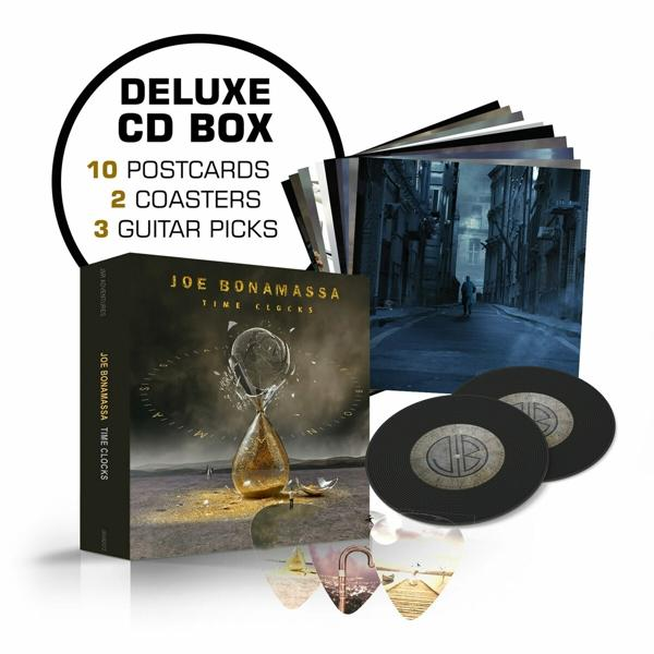Deluxe CD box set. CD tok képeslapokkal, poháralátétekkel és gitárpengetőkkel. Fekete-fehér téma.
