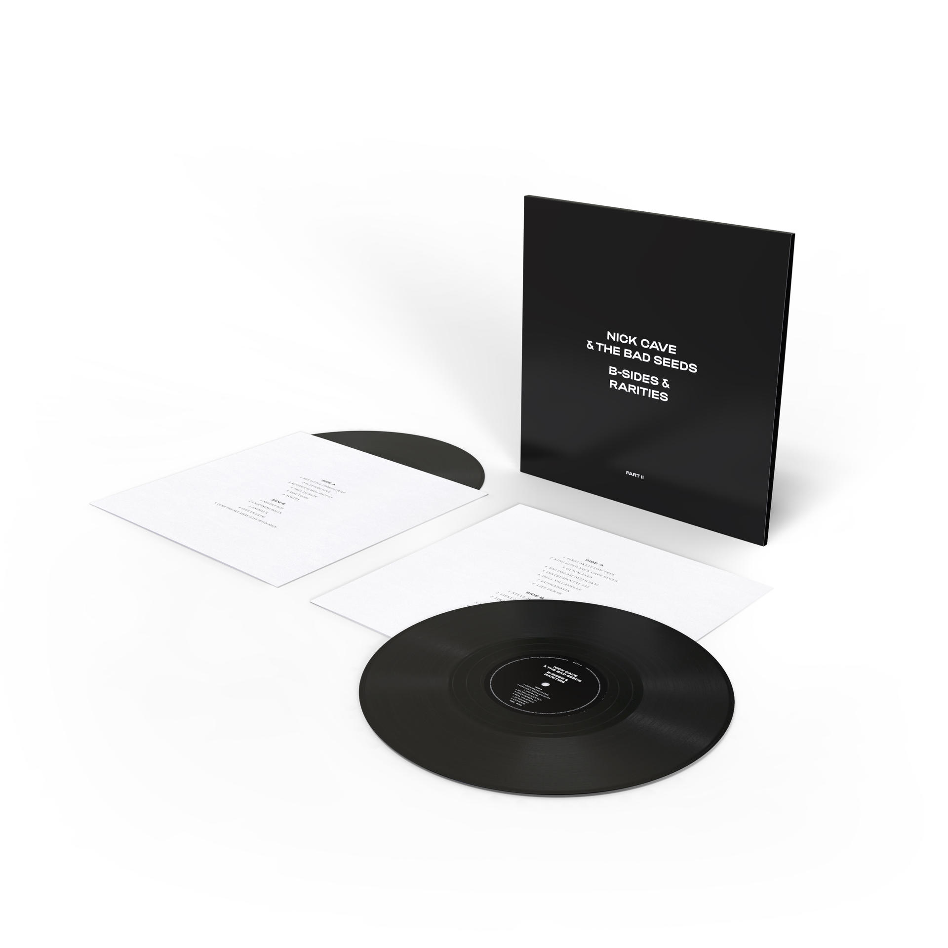 Egy fekete bakelit lemezalbum, nyitva, két lemezzel és egy borítóval. Fehér háttér.
