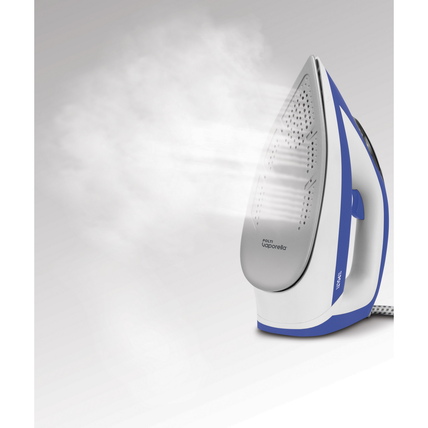Plancha blanca y azul soltando vapor. El vapor sale por la izquierda. Logo Polti visible.