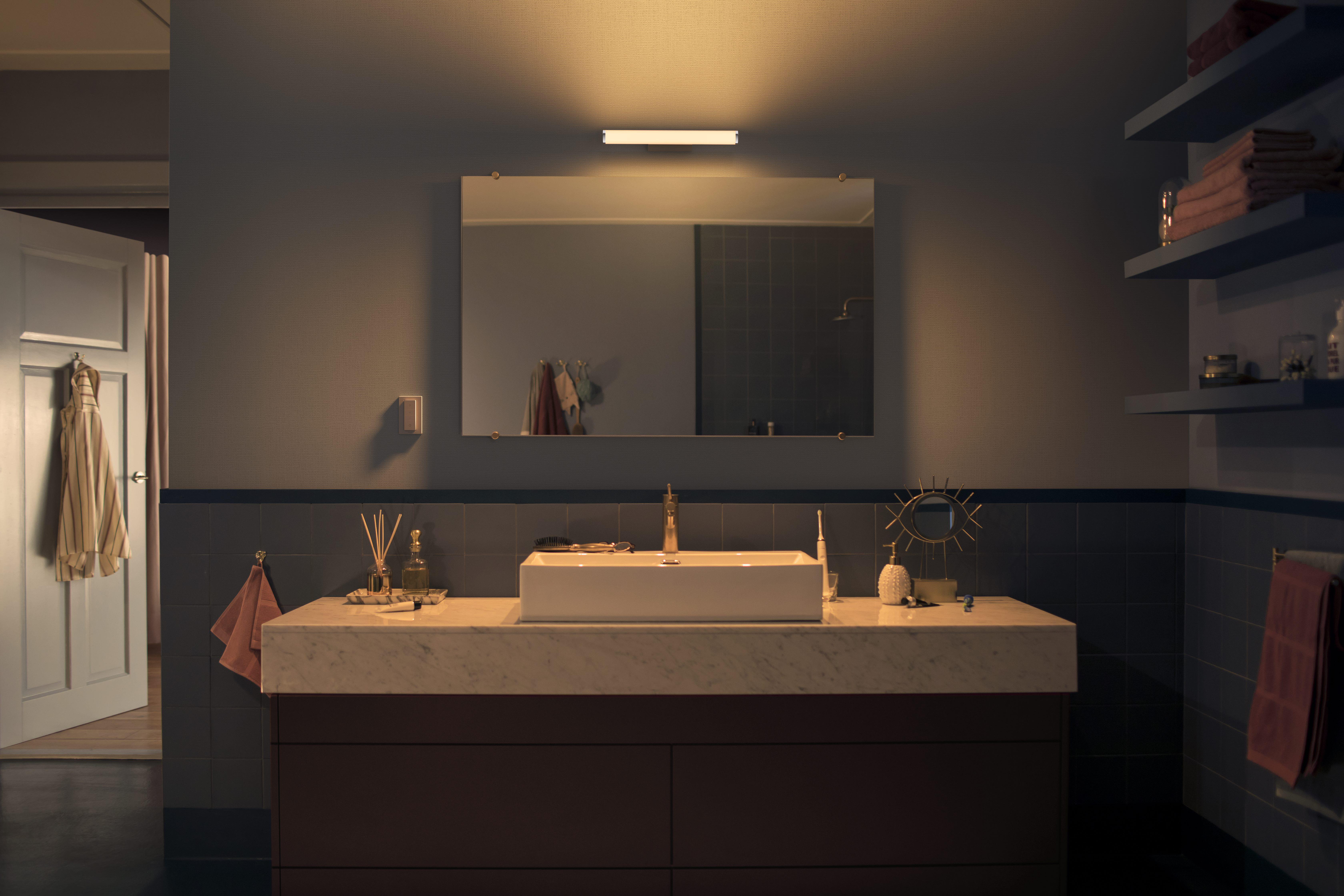 PHILIPS Hue White Amb. Adore inkl. Dimmschalter Bad-Beleuchtung Warmweiß