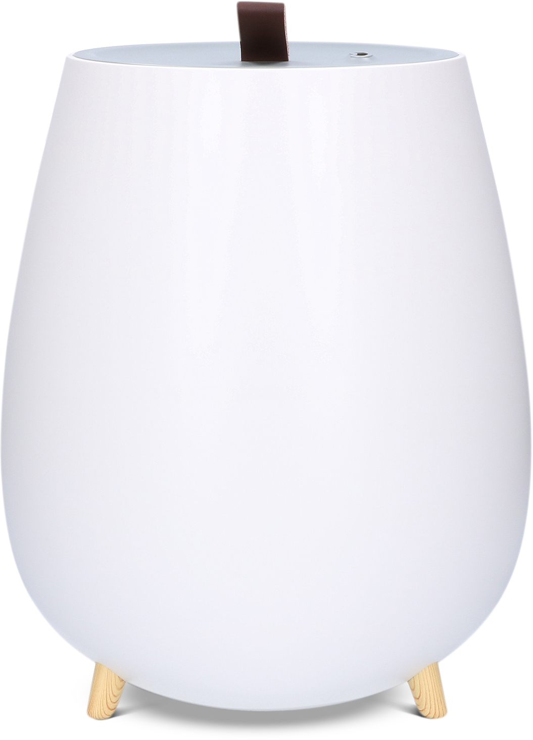Een witte luchtbevochtiger met houten poten op een witte achtergrond.