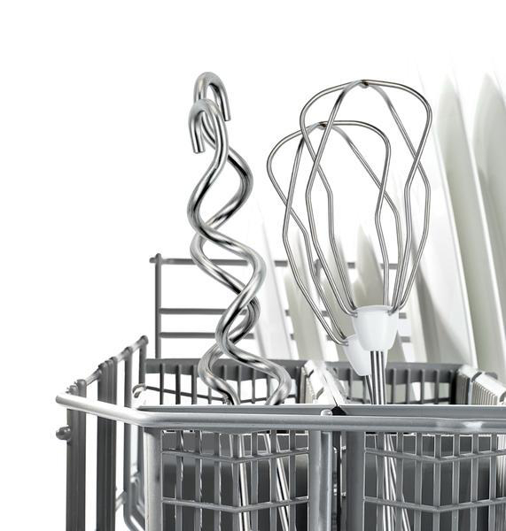 Geschirrspüler-Utensilienhalter mit Spiralkneter und zwei Schneebesen-Aufsätzen, weißer Hintergrund.