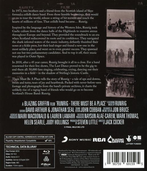 Rückseite einer Blu-ray-Hülle mit Text über eine Band, Fotos der Band und einem Logo.