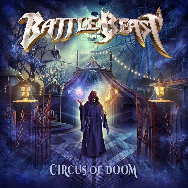 Albumcover 'Battle Beast'. Eine Kapuzenfigur vor einem Zirkuszelt mit Fantasy-Atmosphäre.