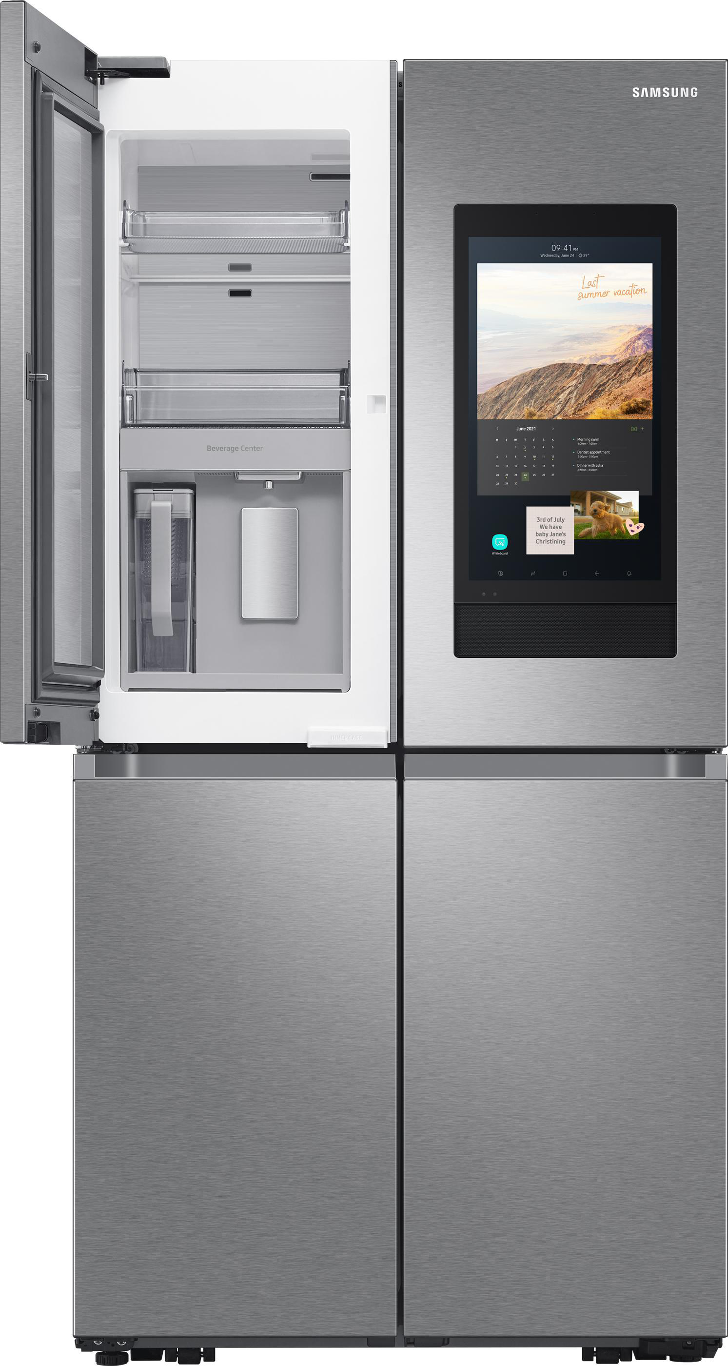 Silberner Kühlschrank mit offenen Türen. Innen Regale, Schubladen und Touchscreen.