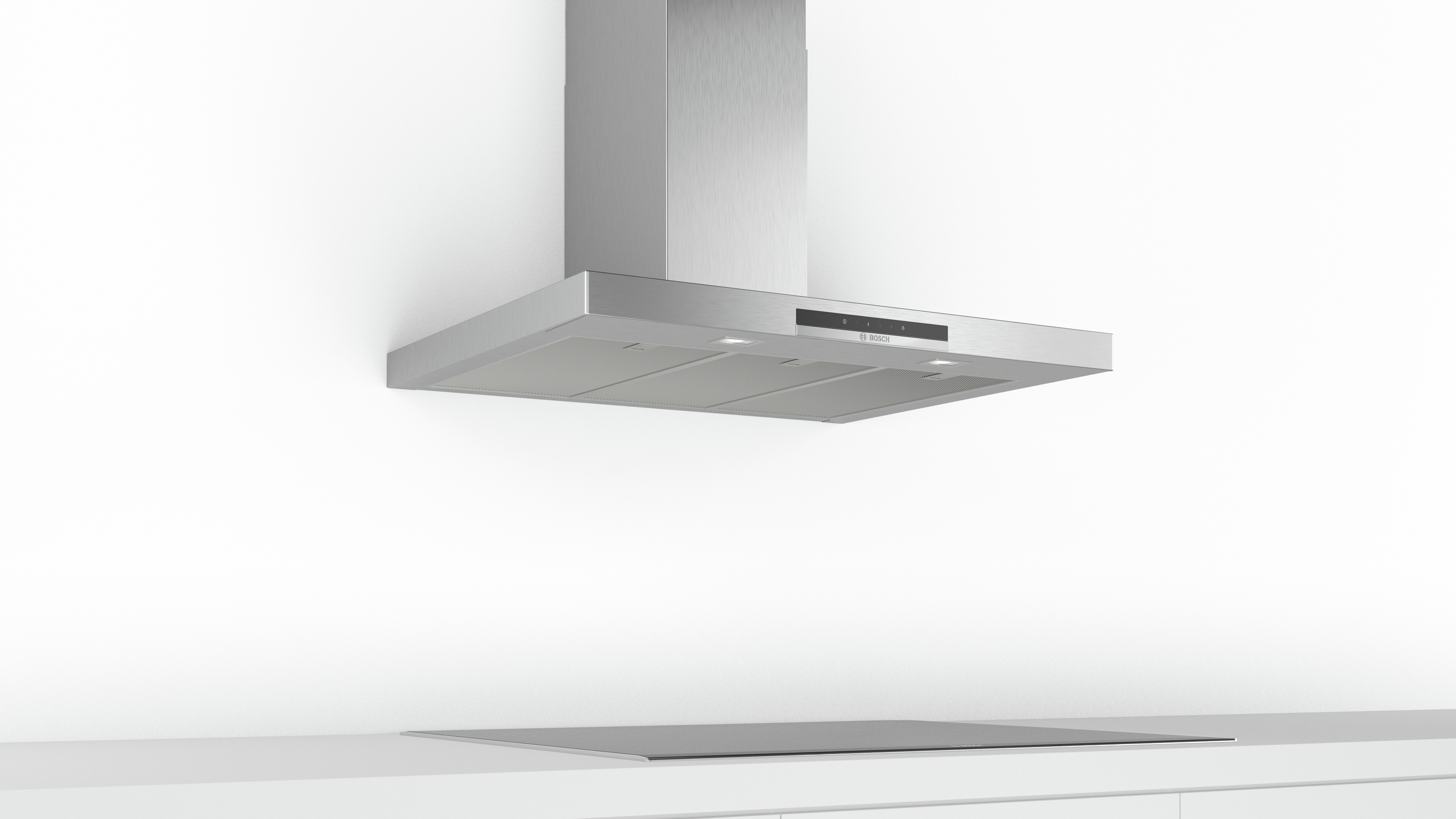 Hotte de cuisine en acier inoxydable avec lumières au-dessus d'une plaque de cuisson noire.