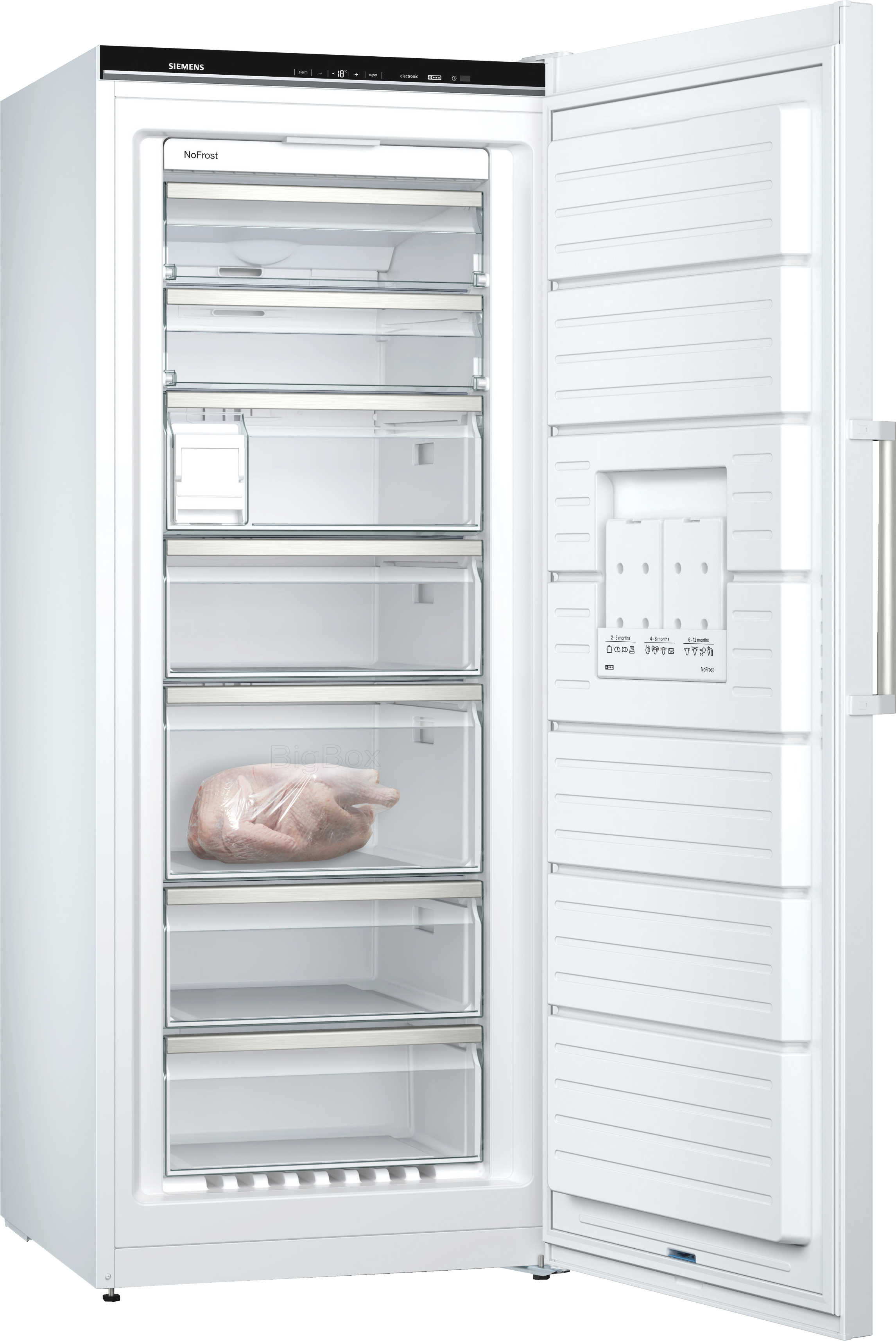 Ein Kühlschrank mit offener Tür, der mehrere Regale und Schubladen zeigt.