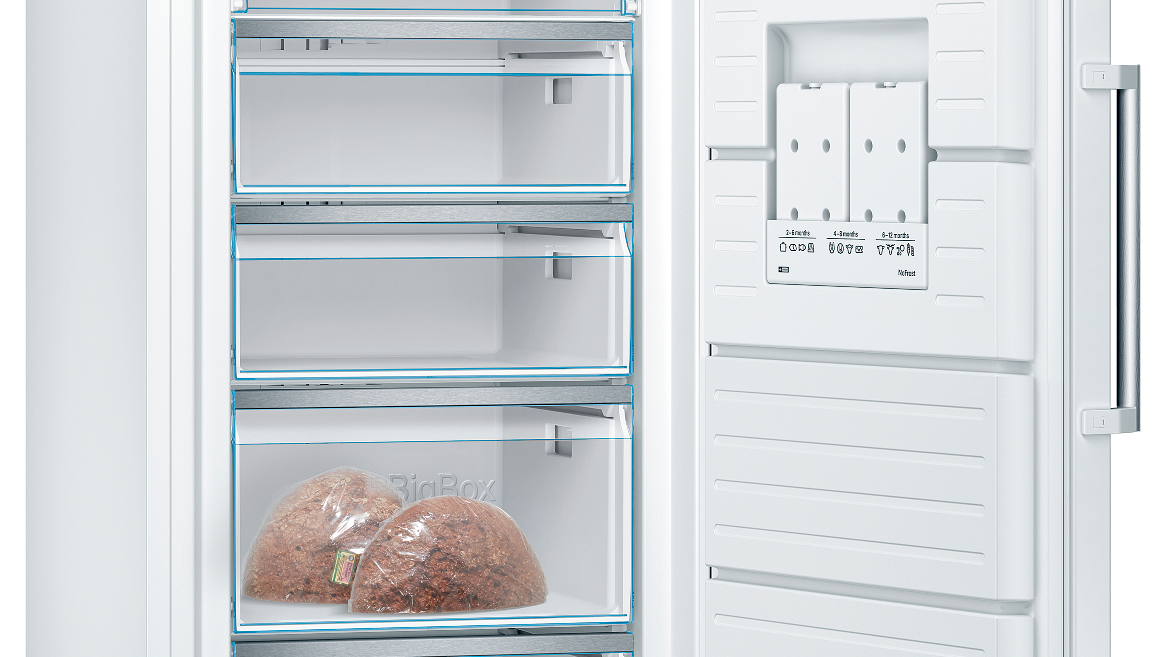 Gefrierschrank, weißer Innenraum, geöffnet mit Schubladen, Tiefkühlkost.