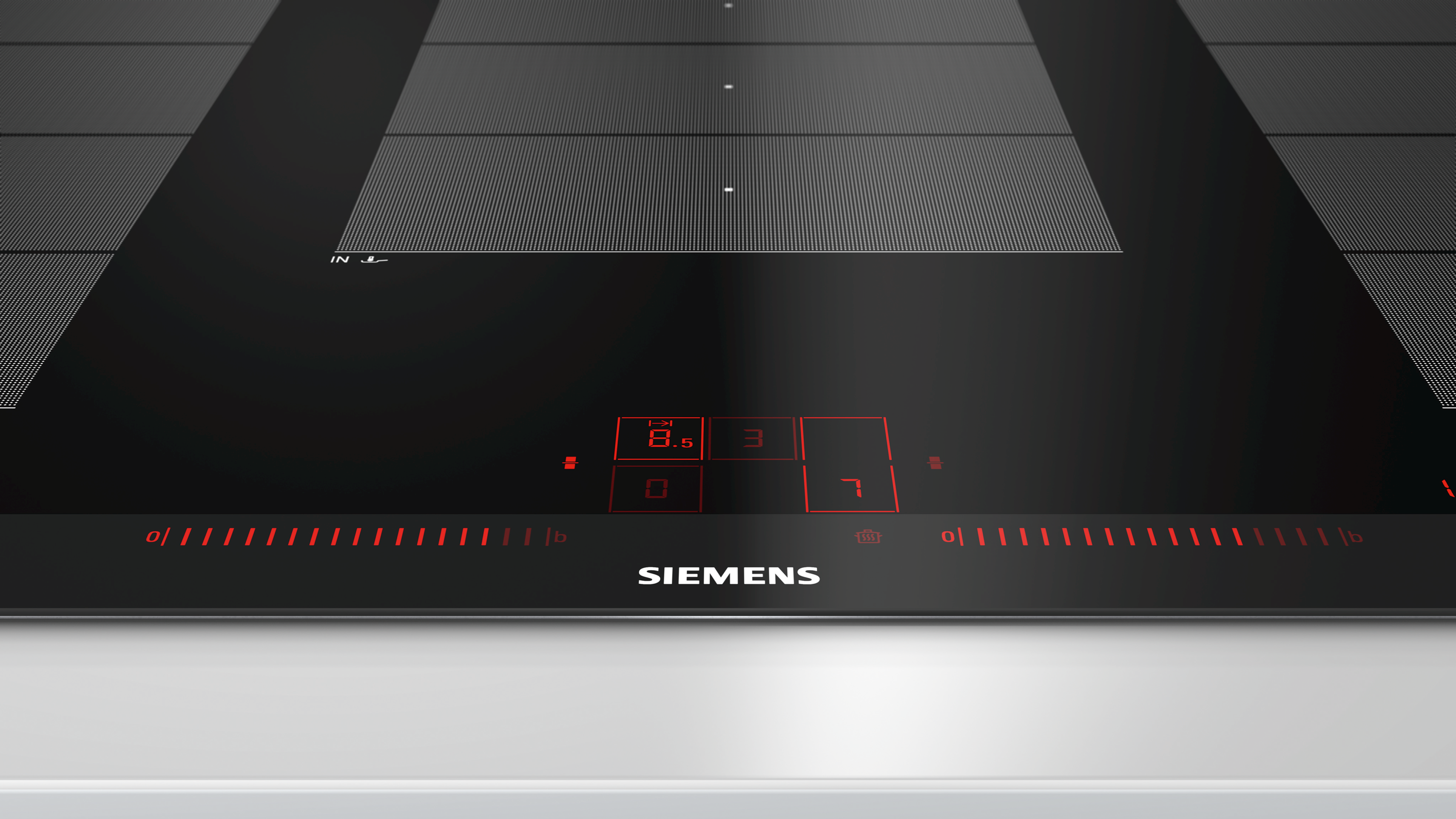 Schwarzes Siemens Kochfeld mit roter Anzeige, Zahlen, auf weißer Oberfläche.