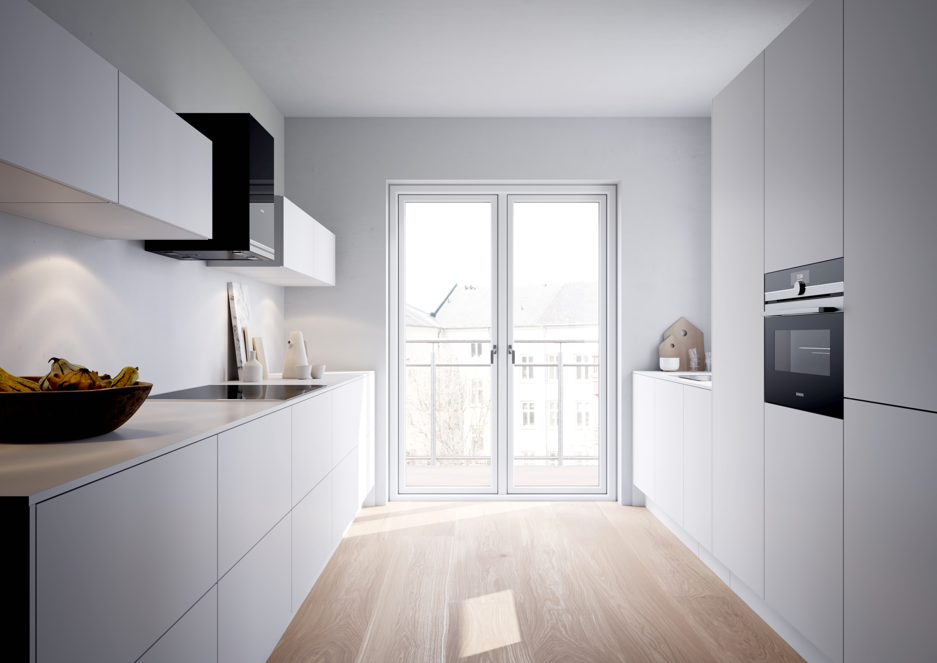 Moderne Küche mit weißen Schränken, Holzboden und natürlichem Licht.