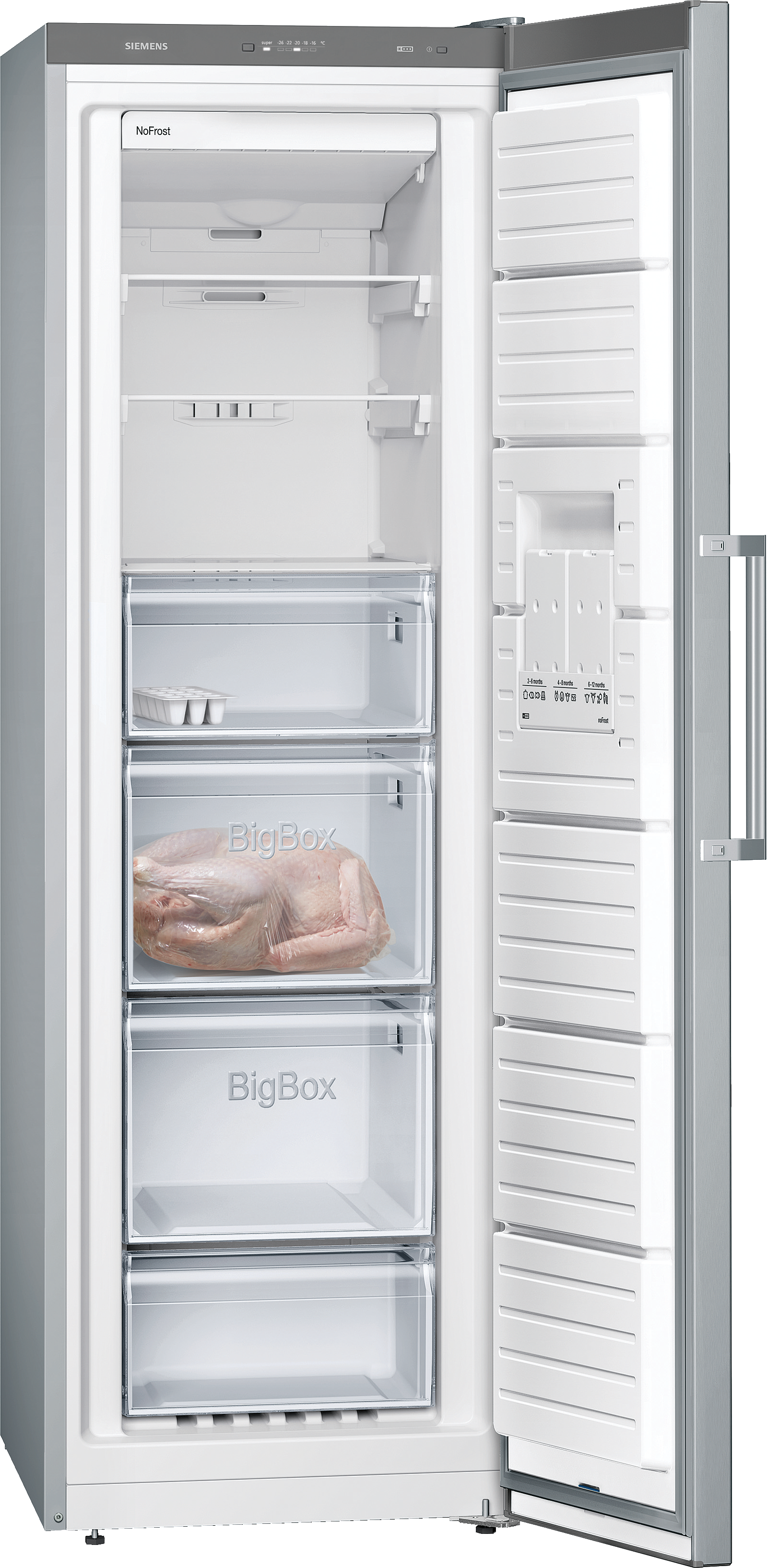 Ein geöffneter Kühlschrank mit Regalen und Schubladen, der ein ganzes Huhn enthält.