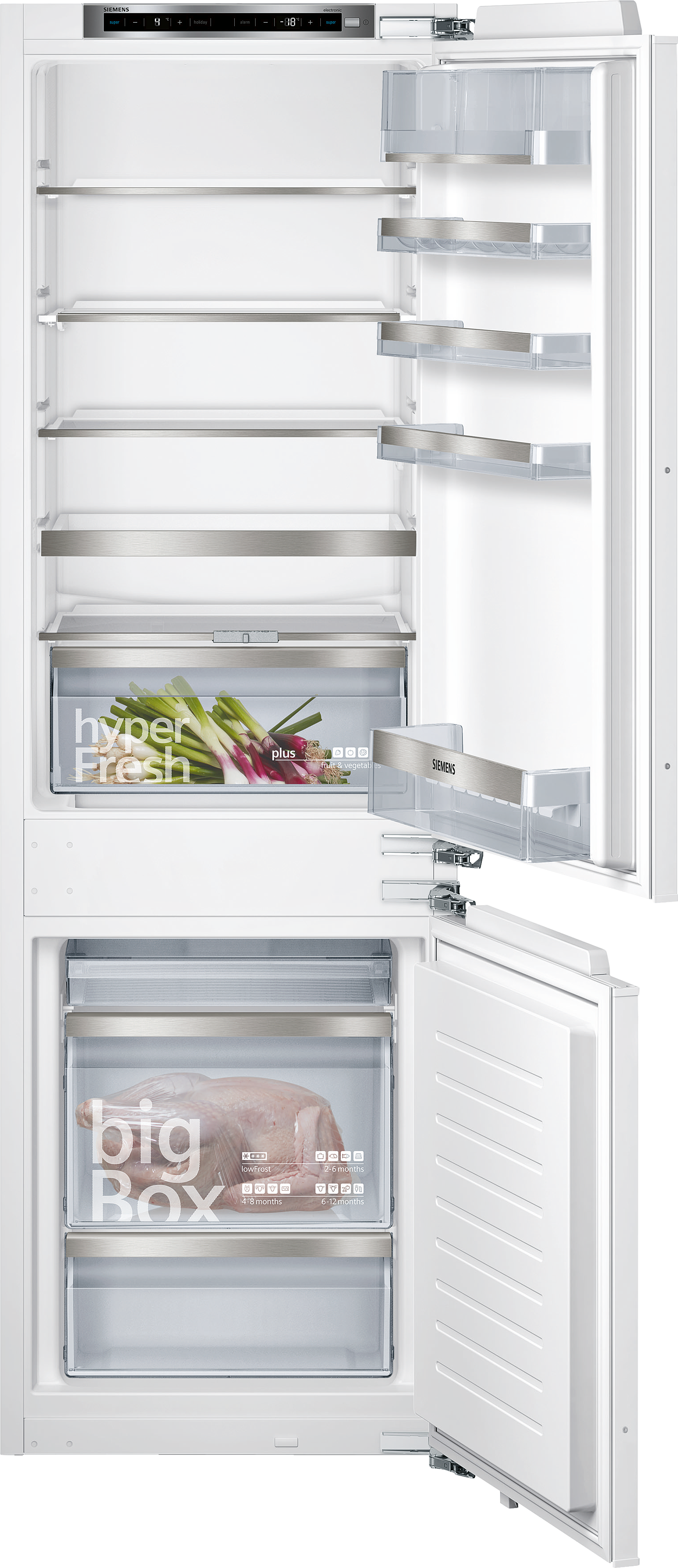 Weißer Kühlschrank mit geöffneten Türen. Innen: Regale, Schubladen mit Gemüse und eine Tiefkühltruhe.