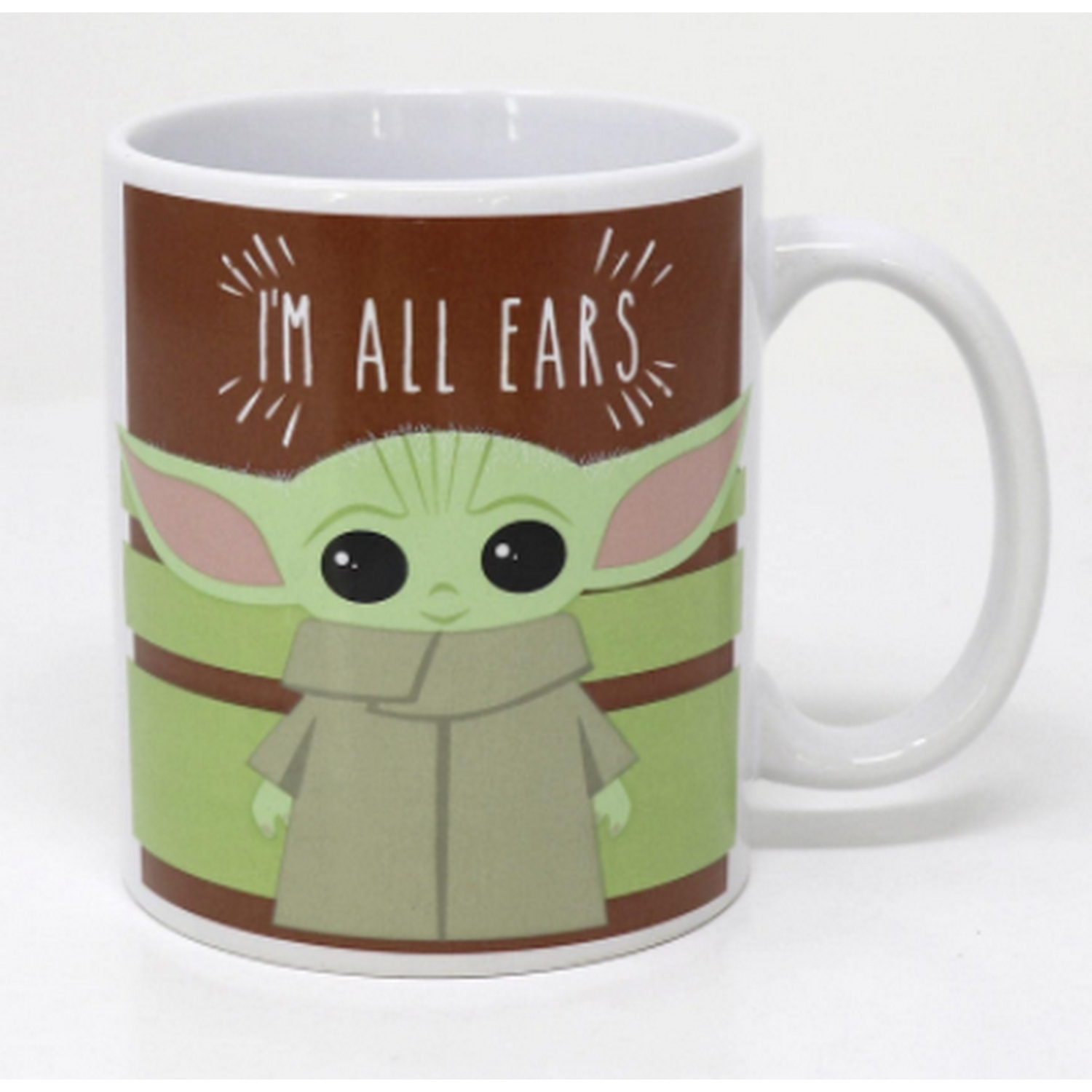 Una taza blanca con un personaje de dibujos animados, texto en el lateral y un asa.