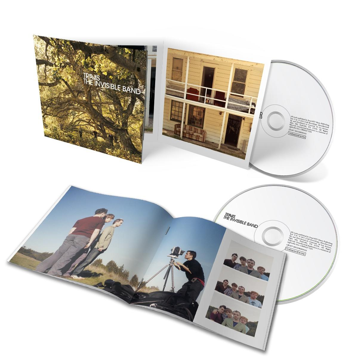 CD-Album-Set: offen mit Bildern von Menschen und einem Gebäude und zwei CDs.