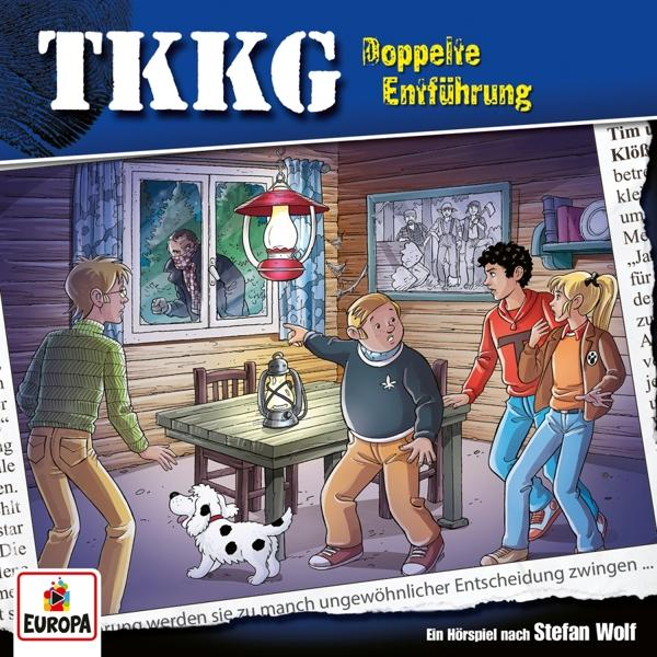 Illustration von TKKG-Charakteren, einem Hund und einem Verdächtigen in einer Hütte. Titel: Doppelte Entführung.