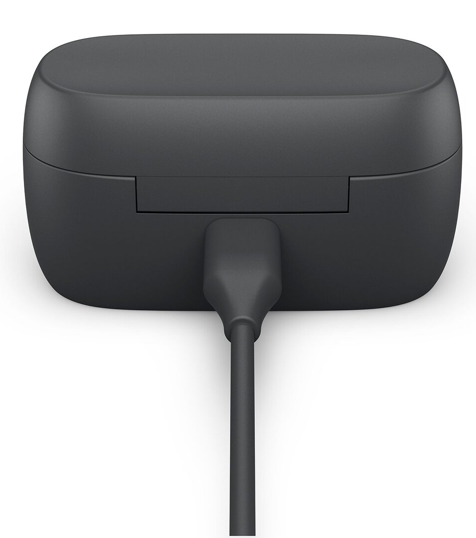 Fekete töltőtok csatlakoztatott USB kábellel, fehér háttér előtt.