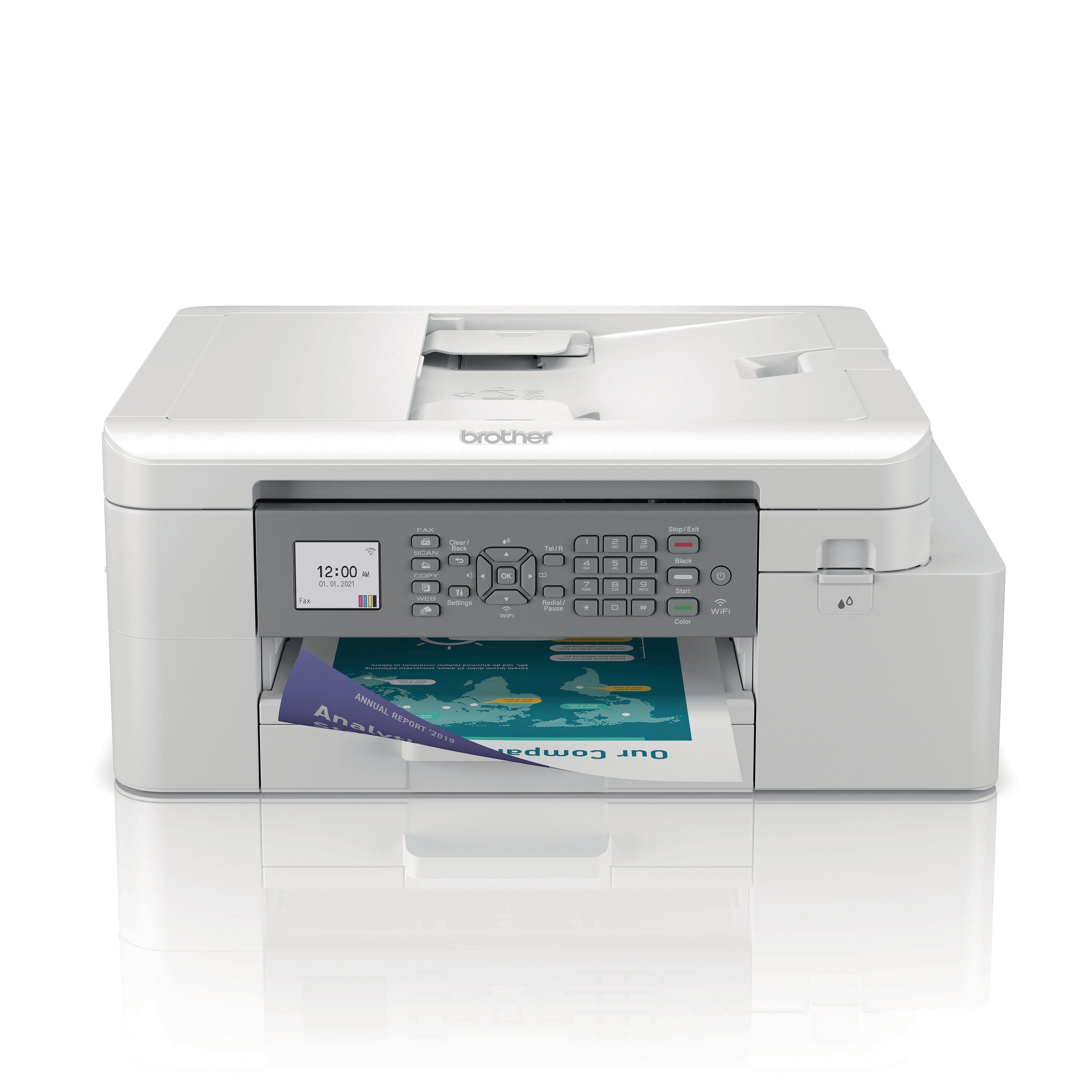 Weißer Brother-Drucker mit Digitalanzeige und Papierausgabe, zeigt Karten-Ausdruck.