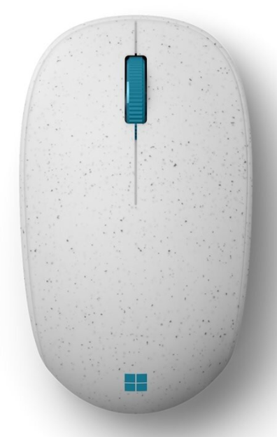 Egy fehér egér kék görgetőkerékkel és Microsoft logóval, fehér háttér előtt.