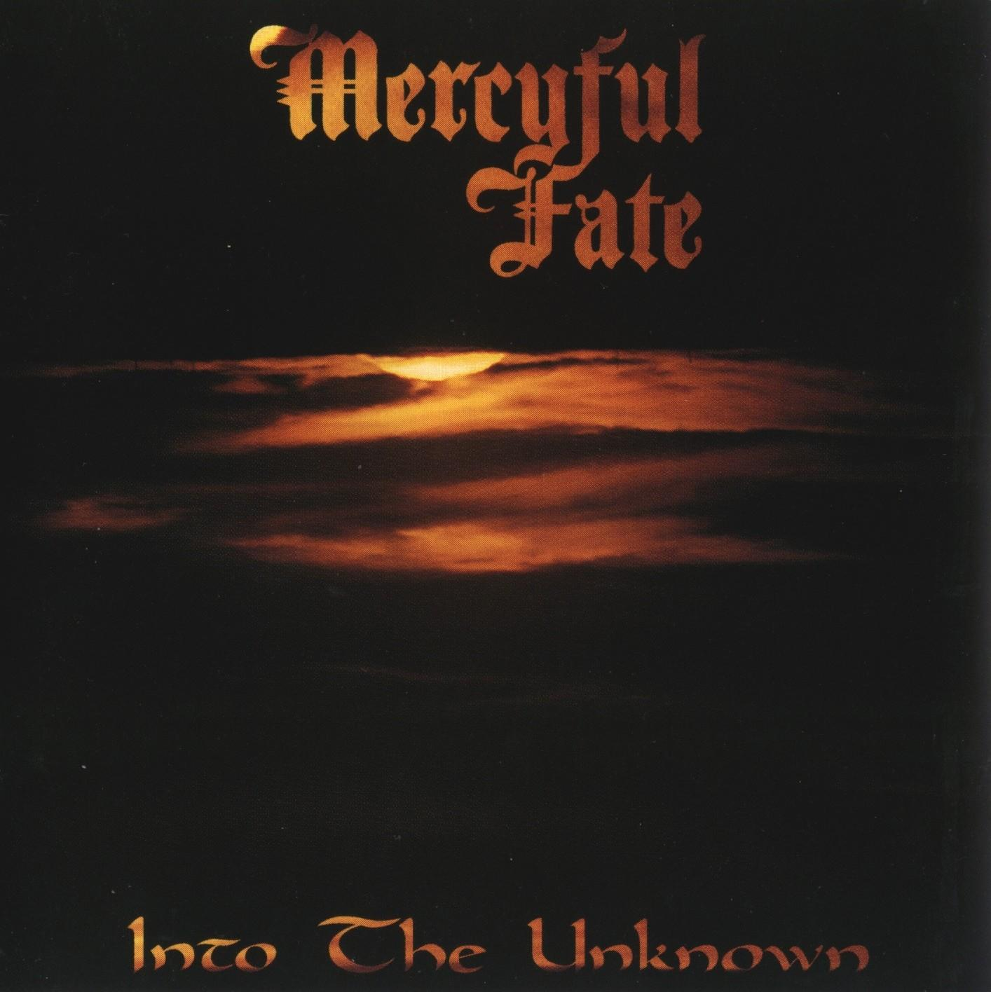 Albumcover von Mercyful Fate's Into The Unknown. Dunkle Umgebung mit Sonnenuntergang und Text.
