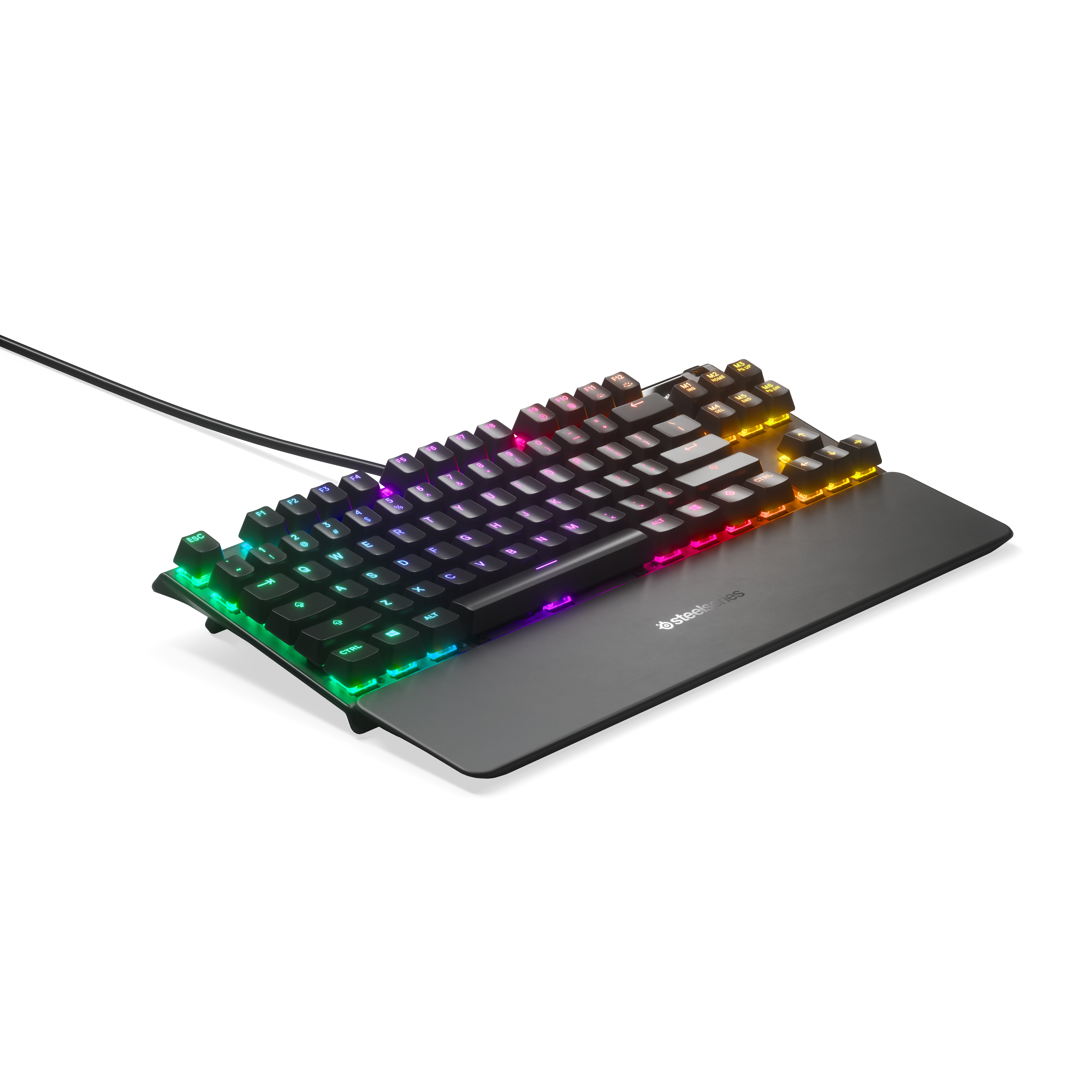 Schwarze Gaming-Tastatur mit RGB-Beleuchtung und Handballenauflage. Auf weißer Fläche.