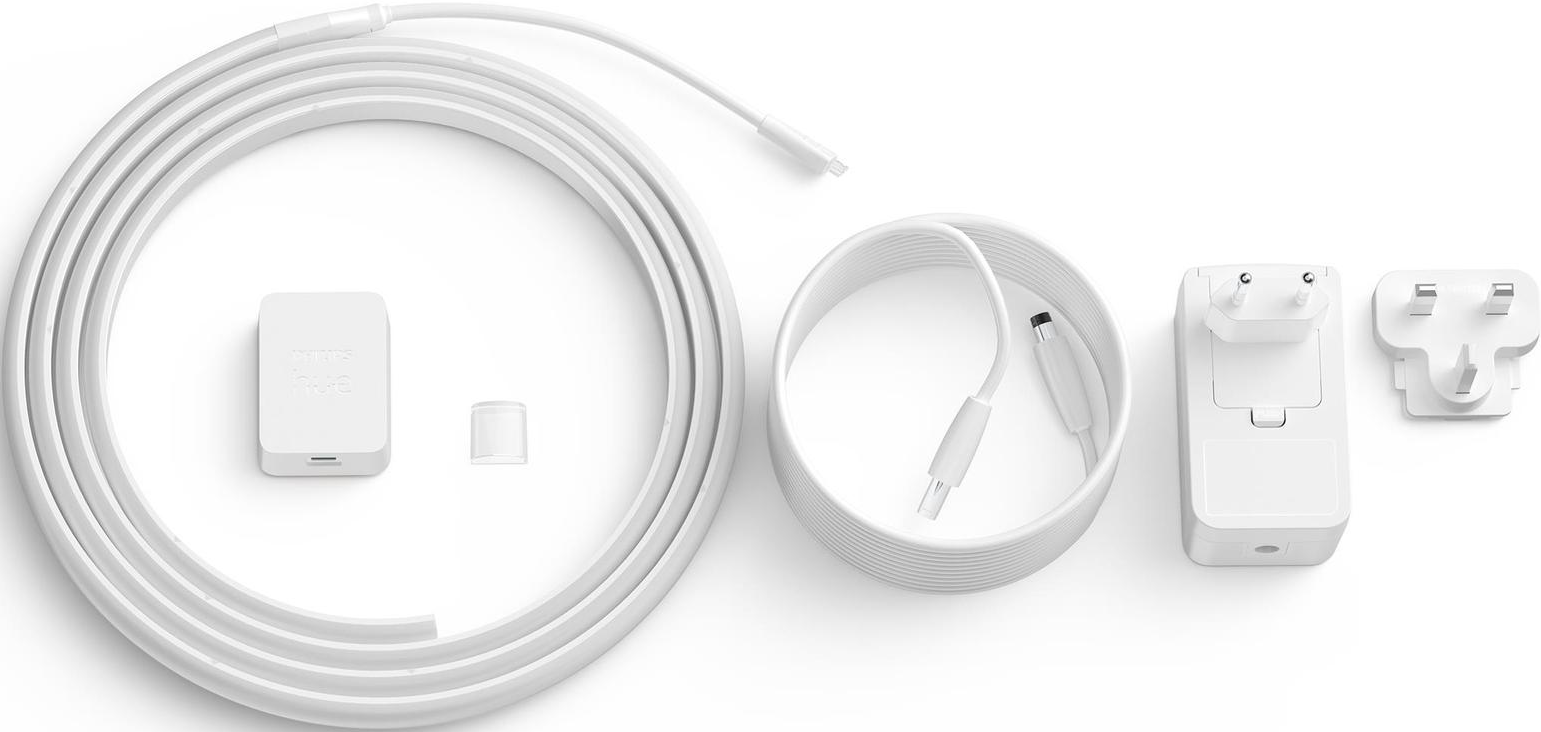 Accessori per luce intelligente bianchi. Una striscia luminosa, un adattatore di alimentazione e piccole parti.