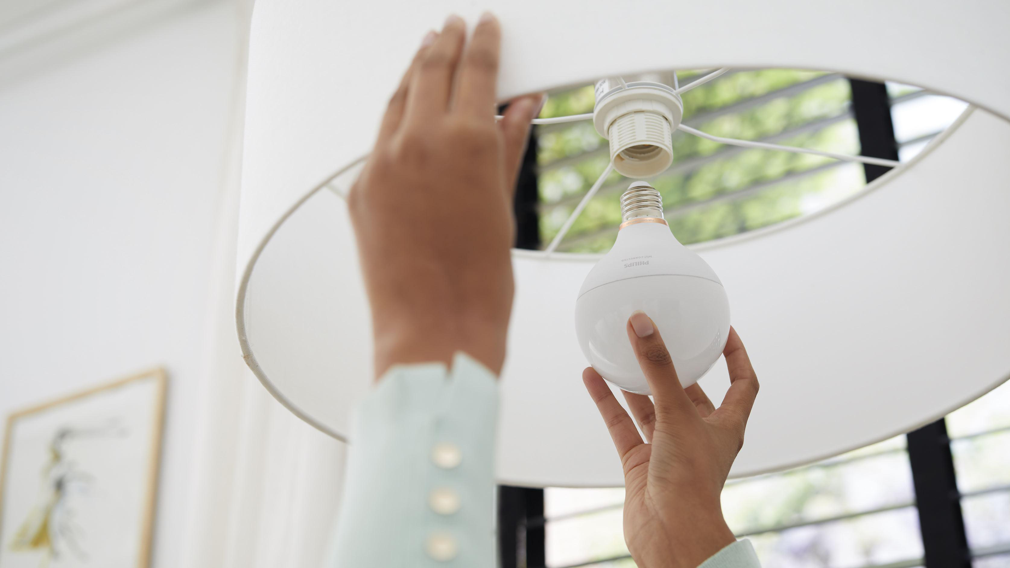 PHILIPS Smart Tunable Kelvin Globeform LED White Einzelpack 75W Glühbirne 2700-6500 Smarte