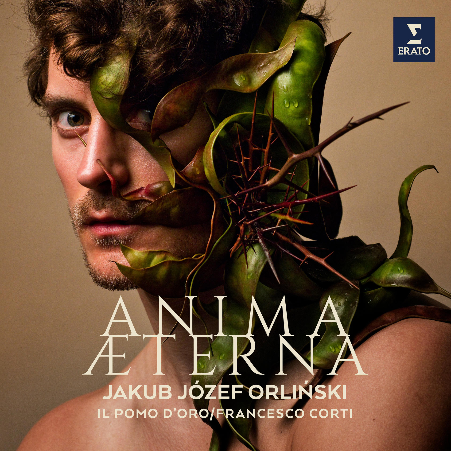 Album borító egy ember arcával, melyet részben levelek takarnak. Szöveg: 'ANIMA ETERNA' és a művész neve.