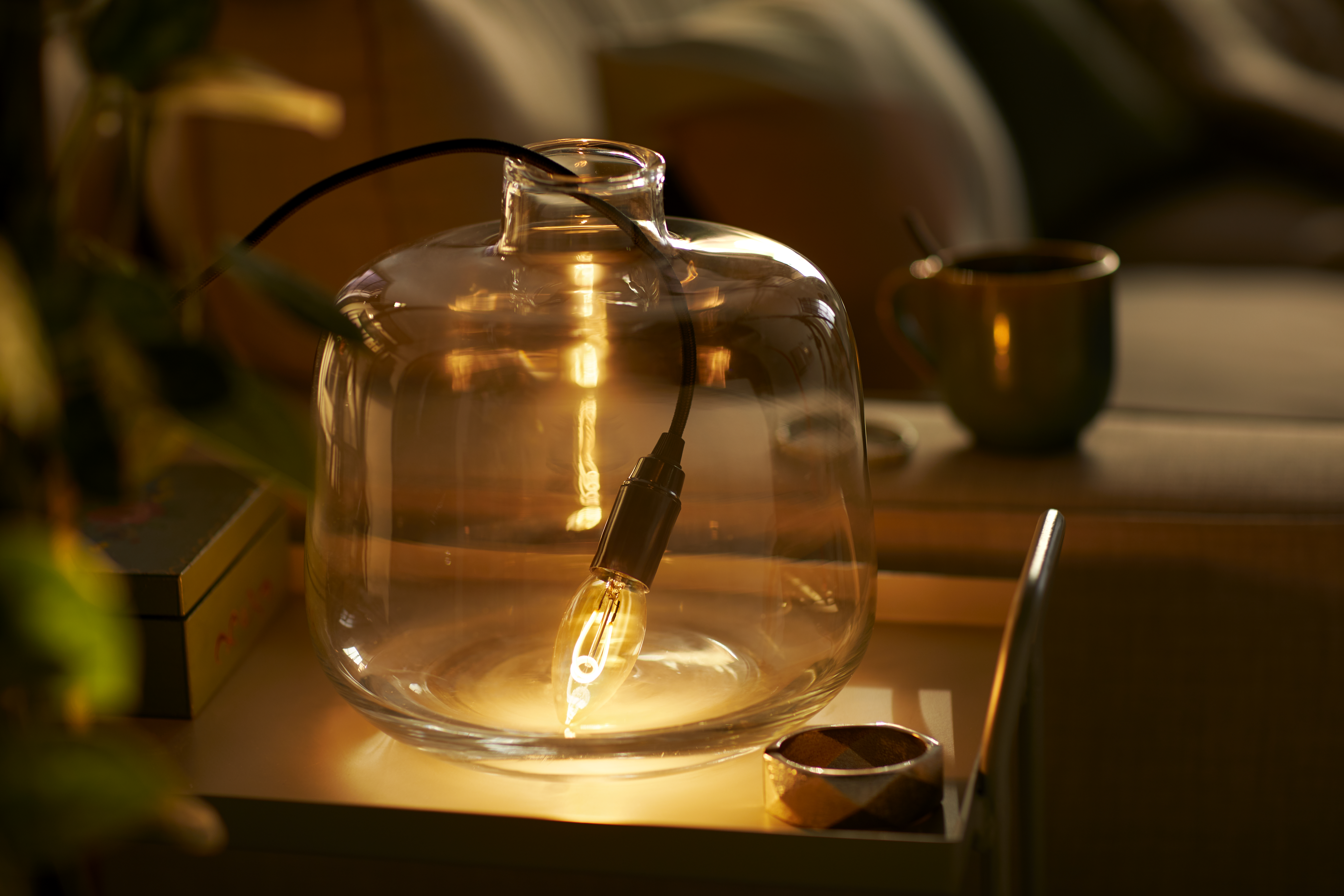 PHILIPS LED Vintage Kerzenlampe mit 15W, Sockel, Gold (1800K), dimmbar LED Lampe E14 Warmweiß