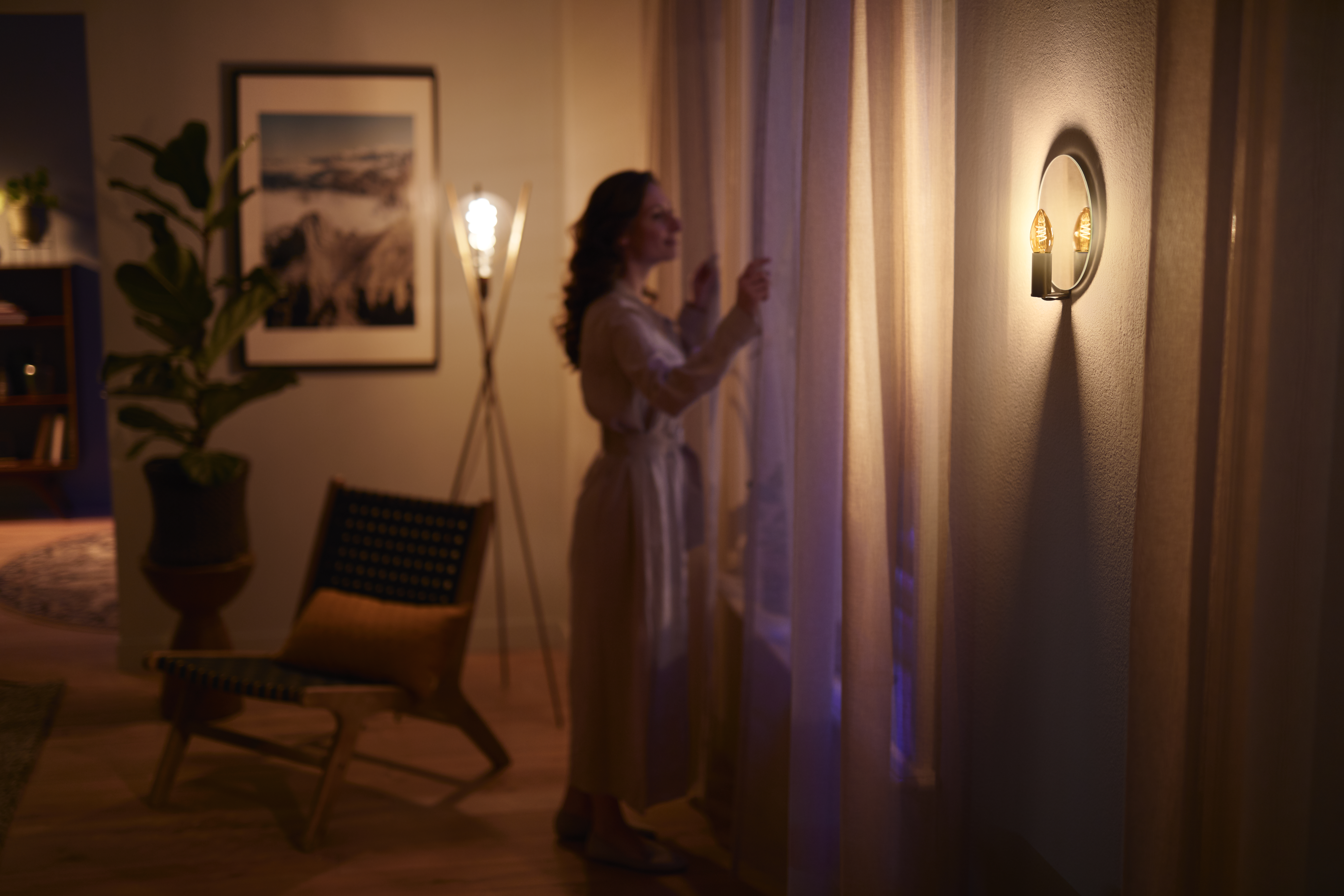 PHILIPS LED Vintage Kerzenlampe mit 15W, Sockel, Gold (1800K), dimmbar LED Lampe E14 Warmweiß