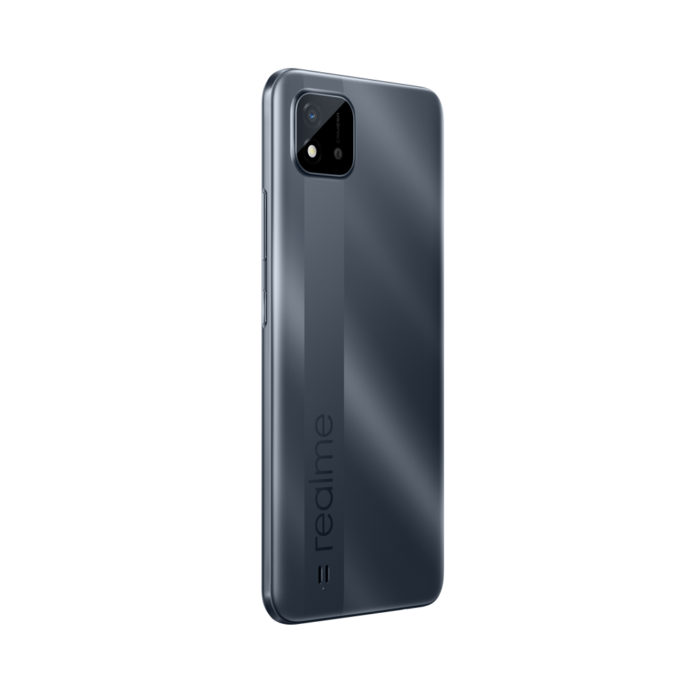 Koyu gri akıllı telefon açılı, kamera modülü ve Realme logosu ile arkasını gösteriyor.