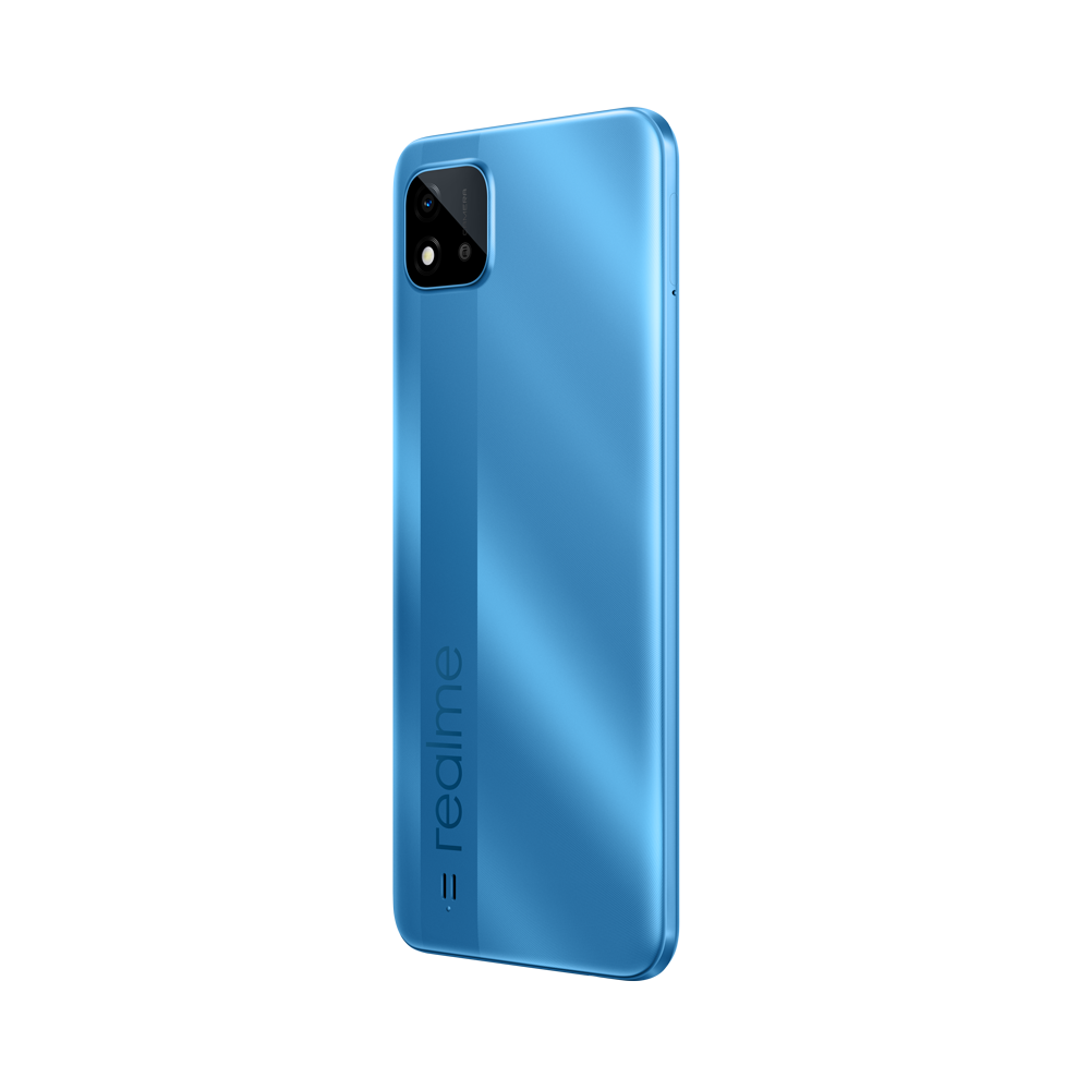 Mavi akıllı telefon, kamera çıkıntısı ve Realme logosu arka tarafta, siyah arka plan üzerinde.