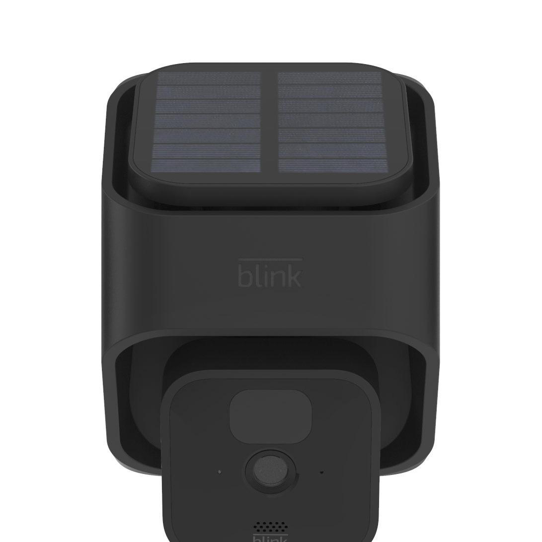Eine schwarze Überwachungskamera mit Solarpanel, hergestellt von Blink.