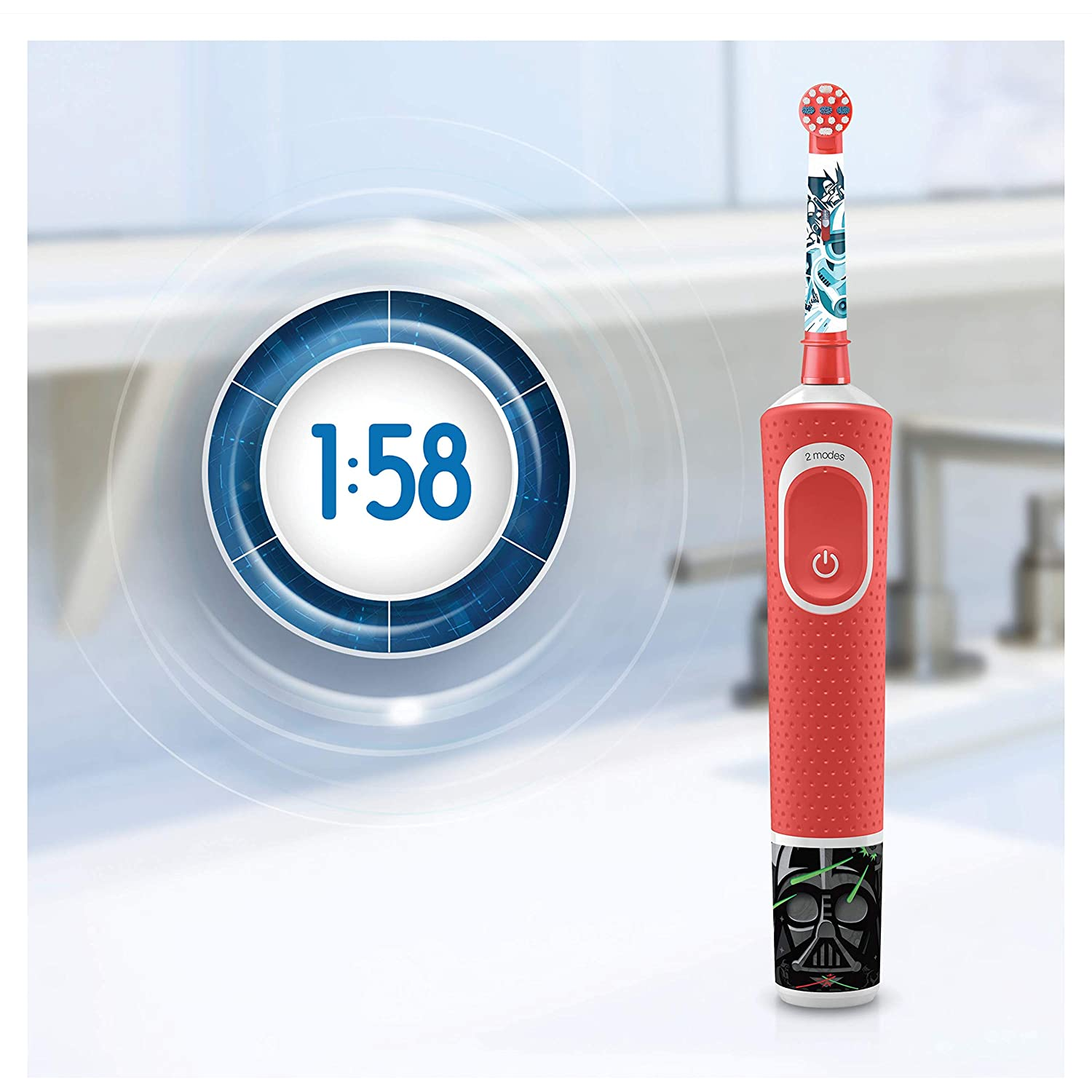 Cepillo de dientes rojo con tema de Star Wars con temporizador, primer plano.