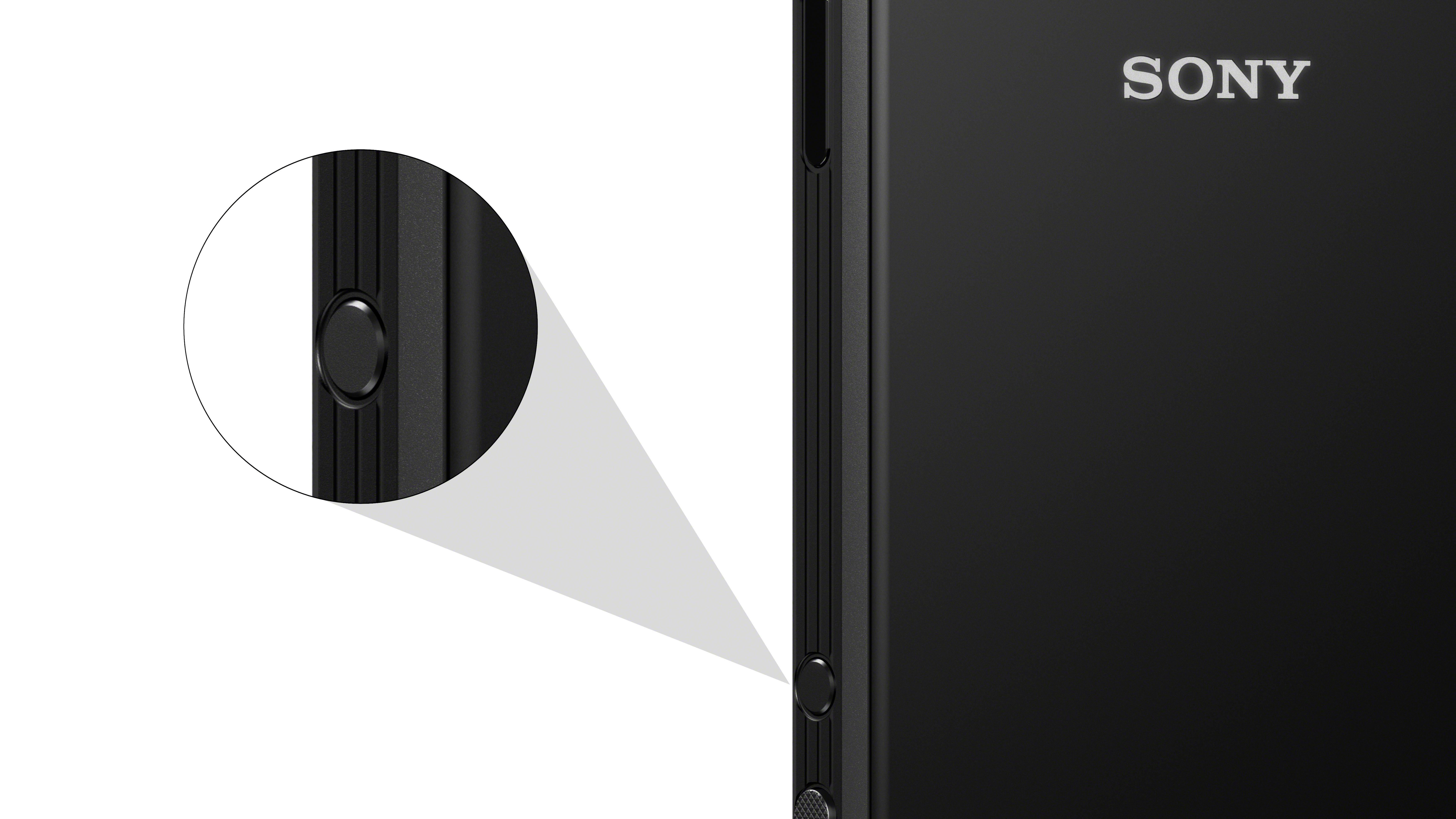 Nahaufnahme eines schwarzen Smartphones mit hervorgehobenem Knopf.