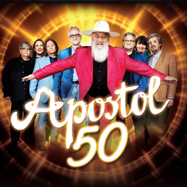 Apostol 50 album borító. Emberek csoportja, középen piros kabátos figurával. Arany háttér.