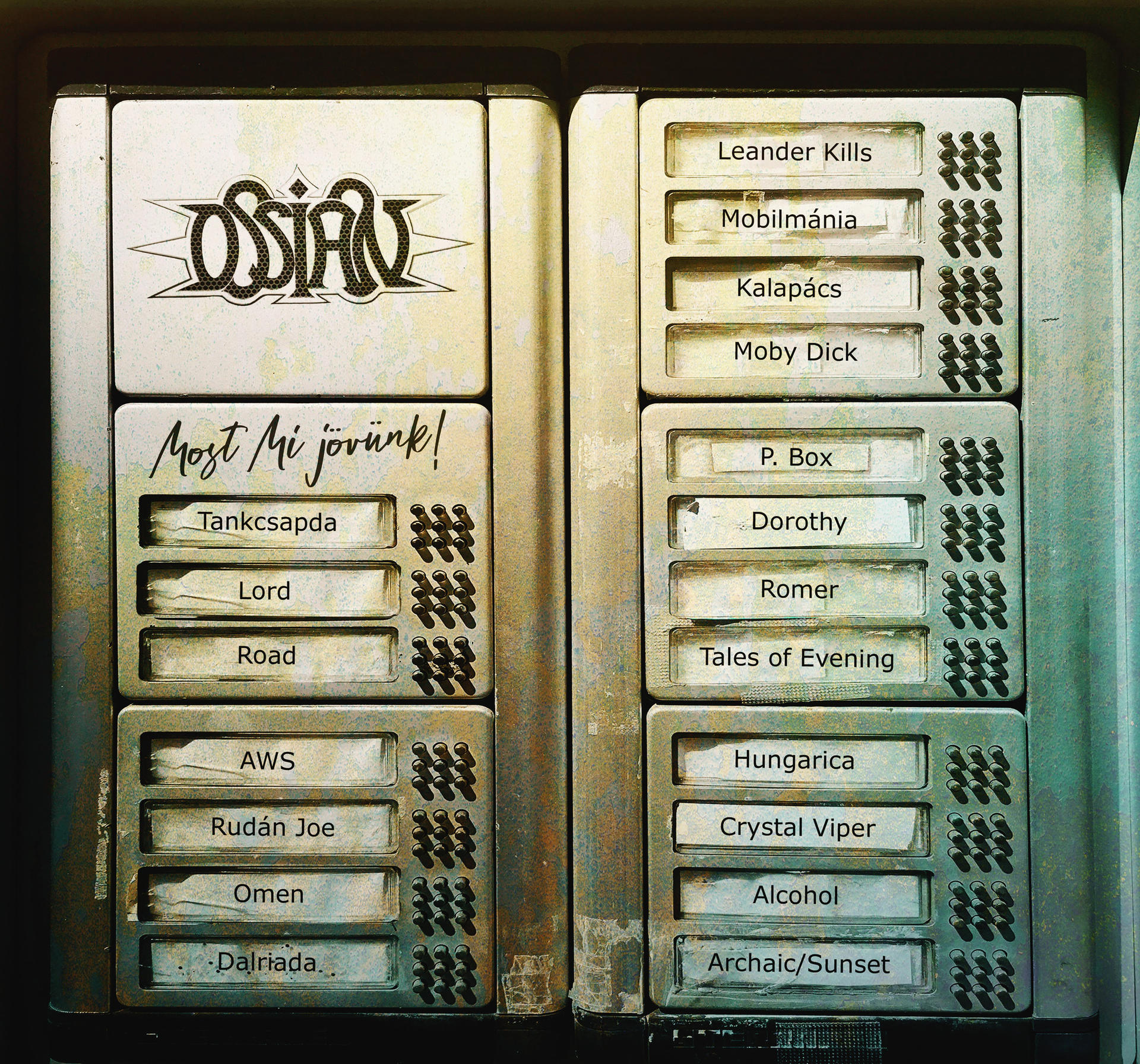 Vintage jukebox selector zenekar nevekkel és az Ossian zenekar logójával.