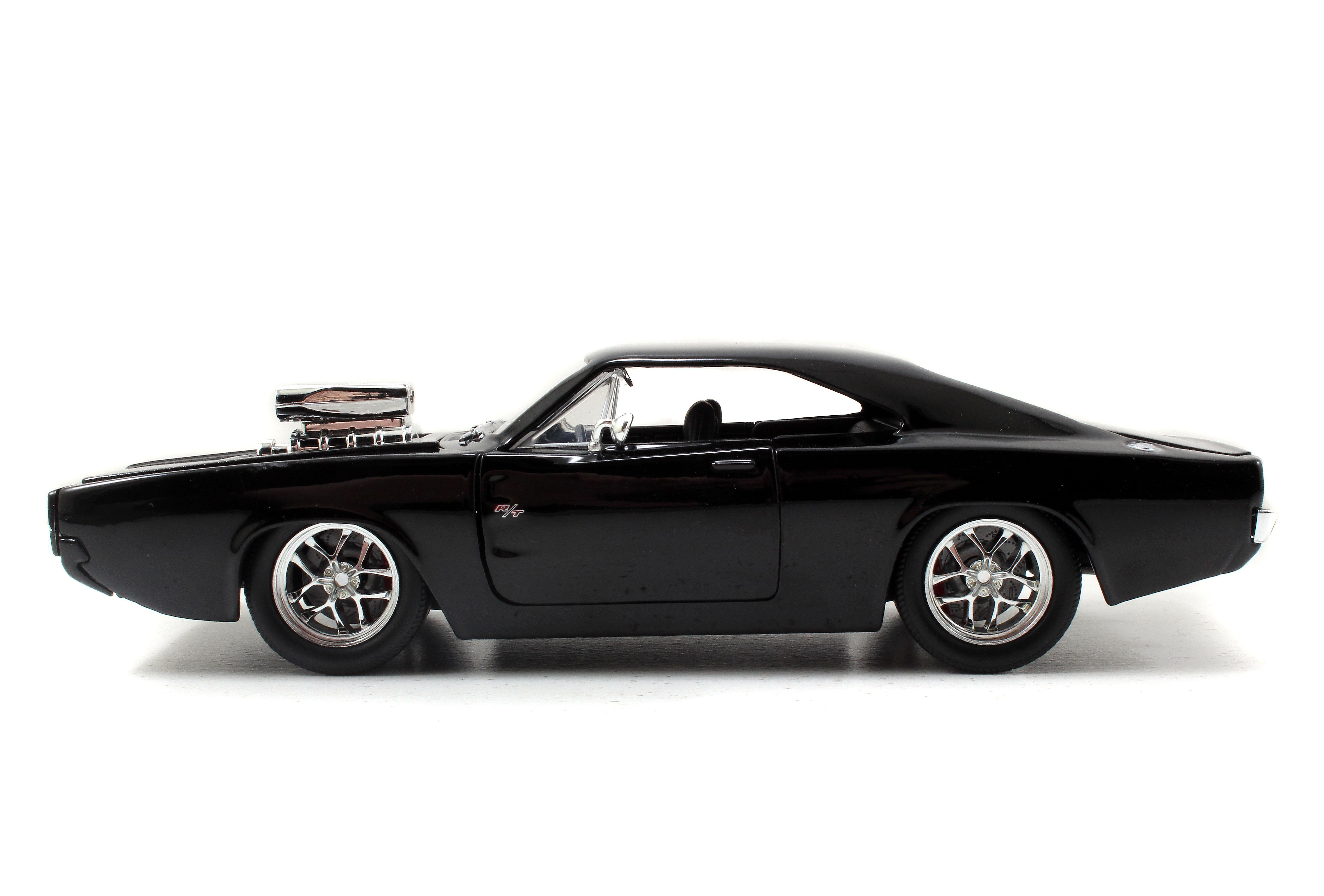 Schwarzes Dodge Charger-Spielzeugauto, silberne Akzente, weißer Hintergrund, Muscle-Car.