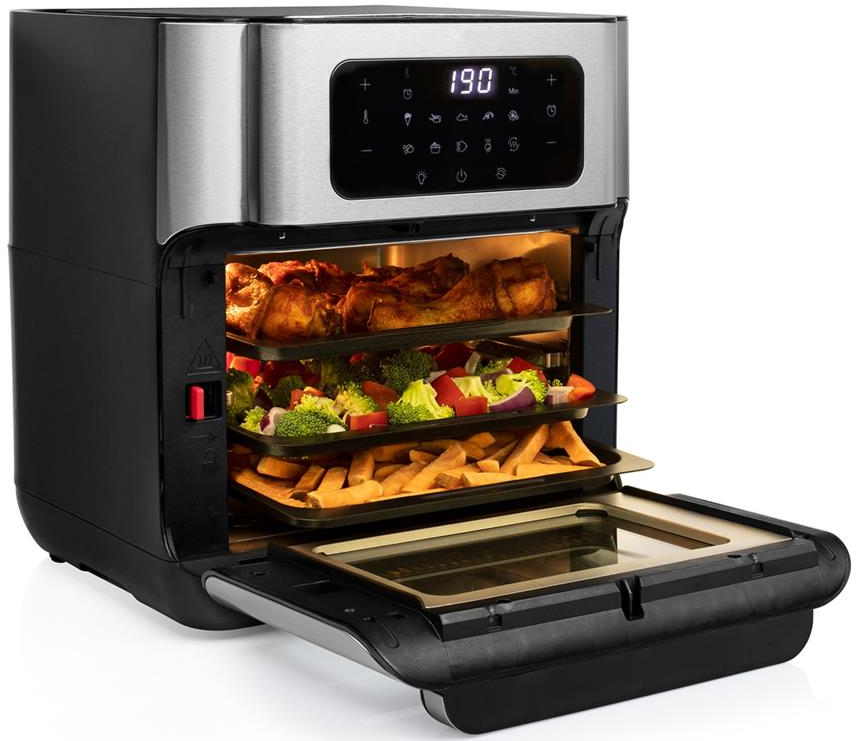 Ein offener Airfryer mit Hähnchenschenkeln, Gemüse und Pommes auf Tabletts, Edelstahl und Schwarz.