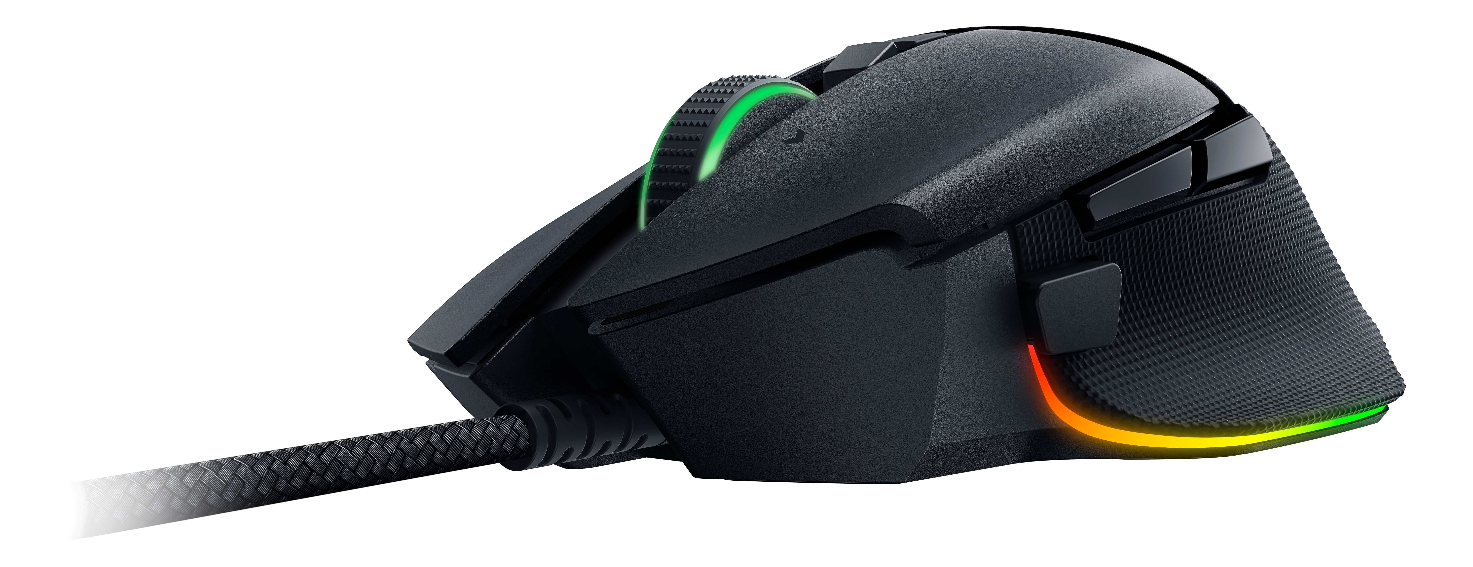 Schwarze Razer-Maus mit grünem Scrollrad und RGB-Beleuchtung. Geflochtenes Kabel. Weißer Hintergrund.