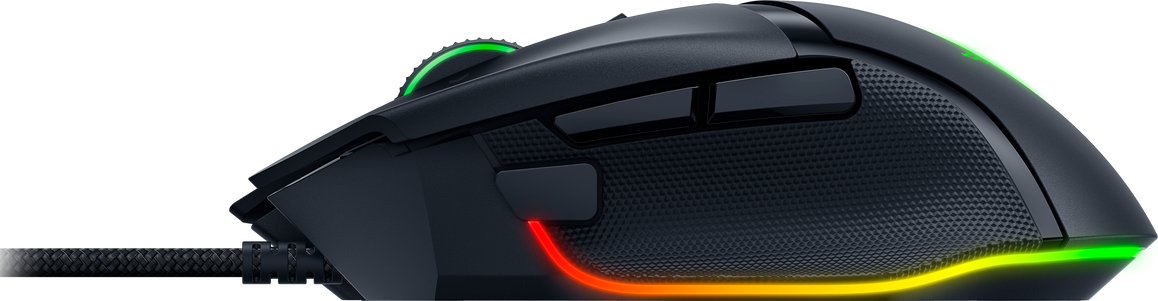 Schwarze Gaming-Maus mit Seitentasten und RGB-Beleuchtung auf dunklem Hintergrund. Das Razer-Logo ist sichtbar.