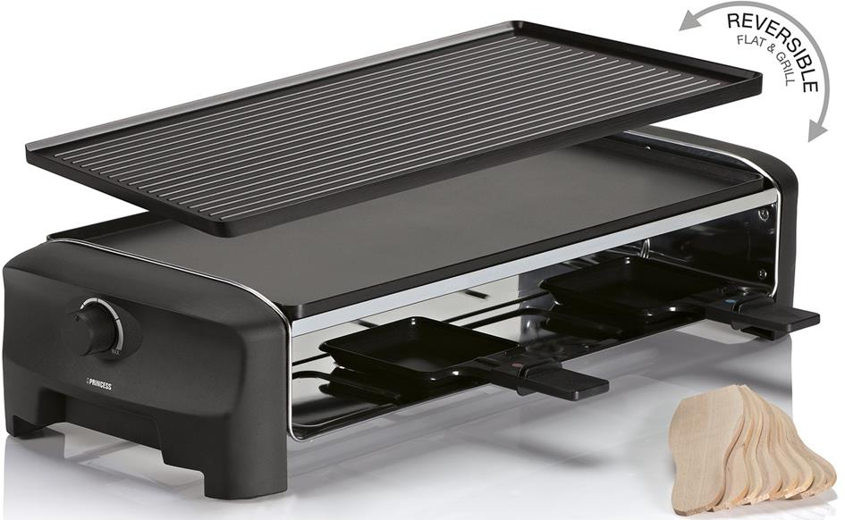Griglia per raclette nera con piastra reversibile, due padelle per raclette e spatole in legno.