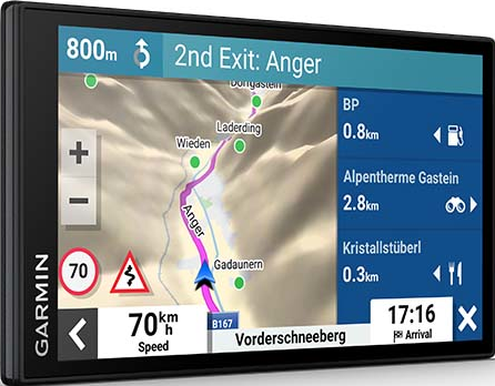 Lo schermo del GPS Garmin mostra una mappa con il percorso, la velocità e i dettagli della destinazione.