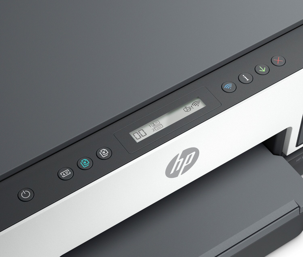Close-up van het bedieningspaneel van een HP-printer met display en knoppen.